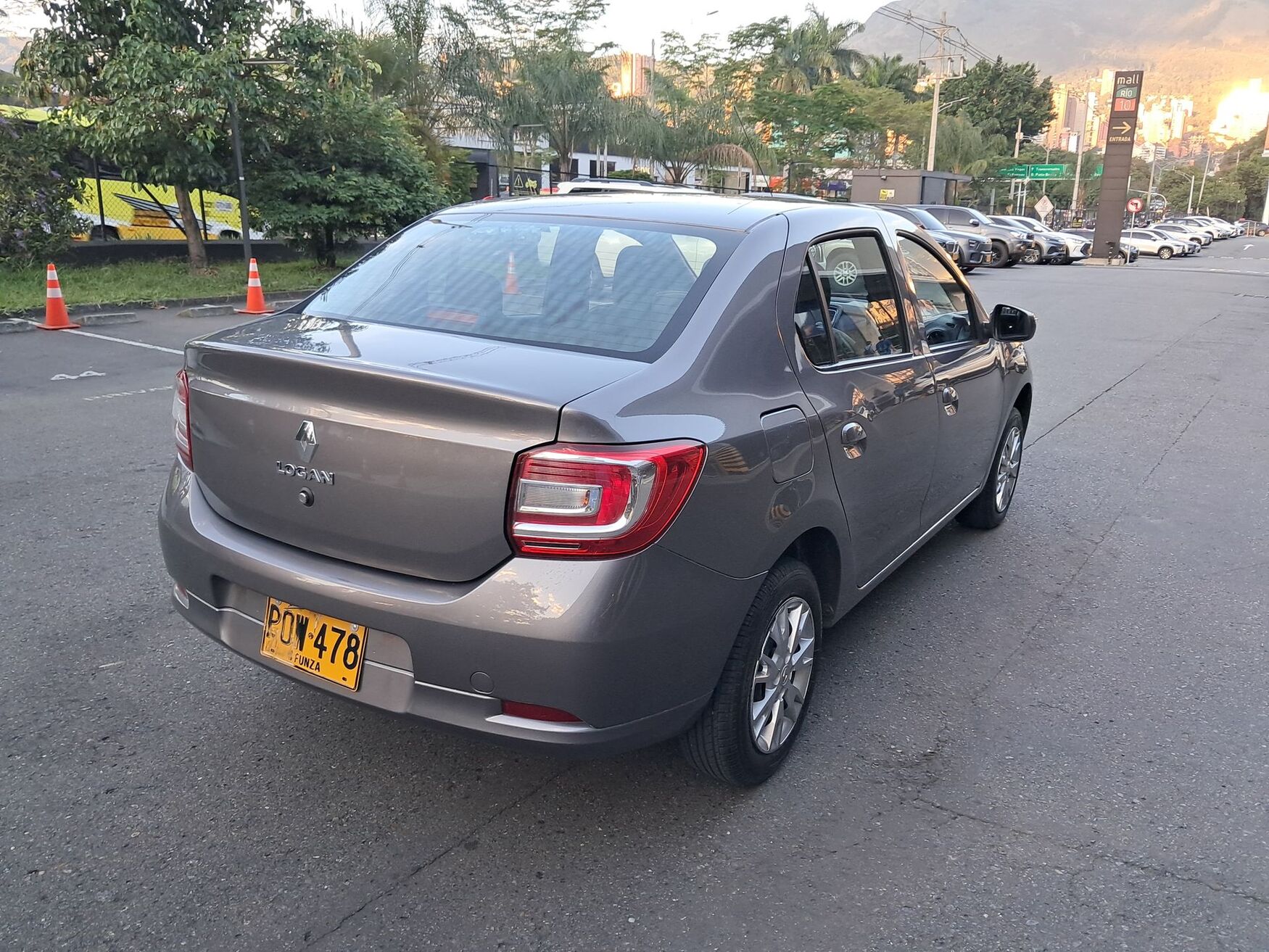 RENAULT LOGAN 2026