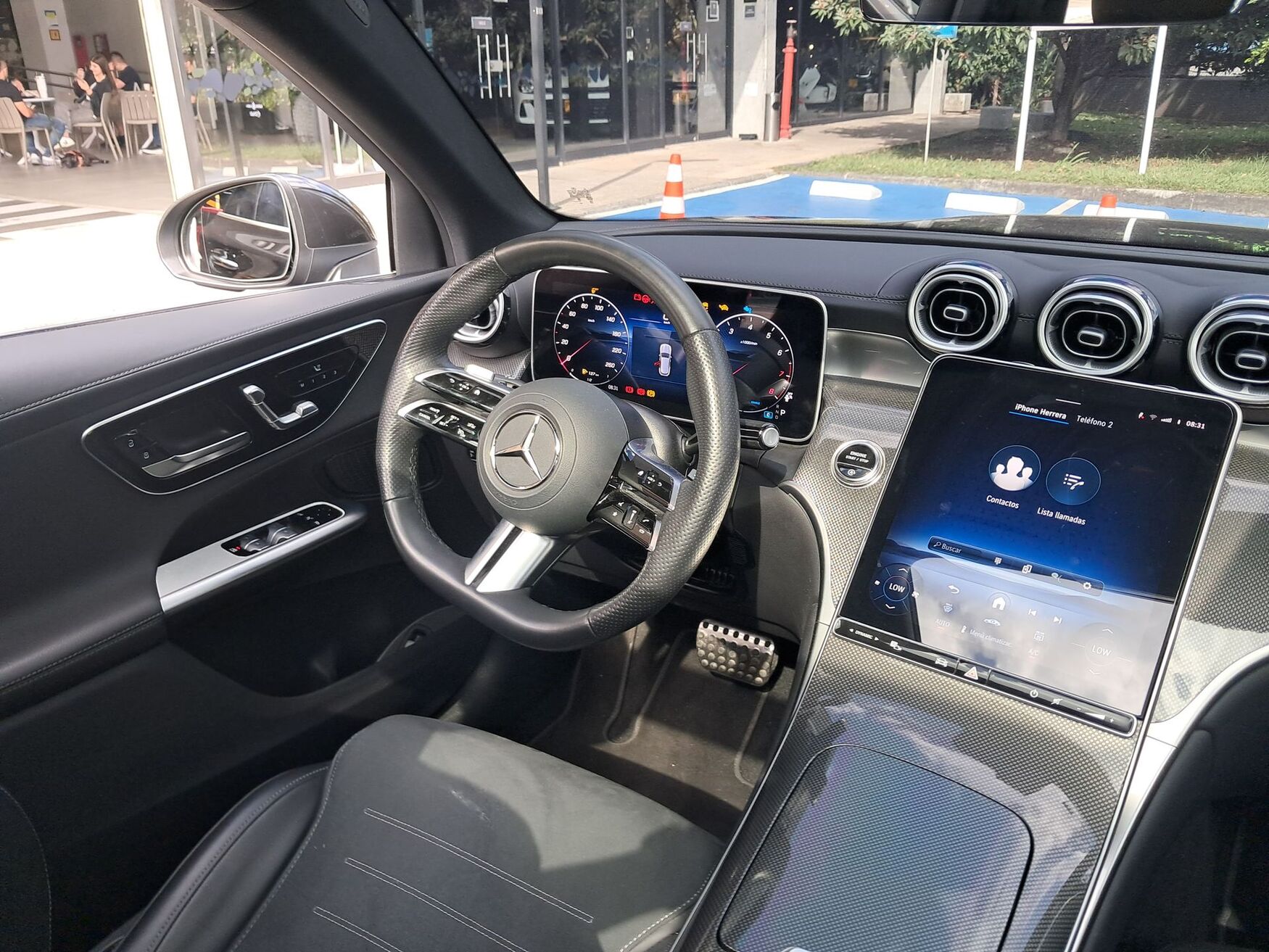 MERCEDES-BENZ GLC300 2025