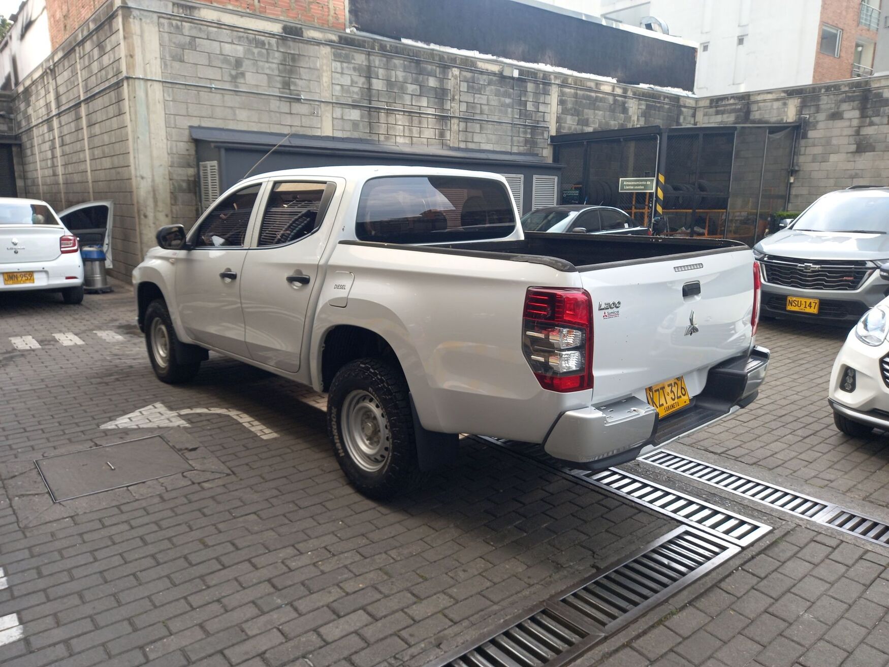 MITSUBISHI L200 2023