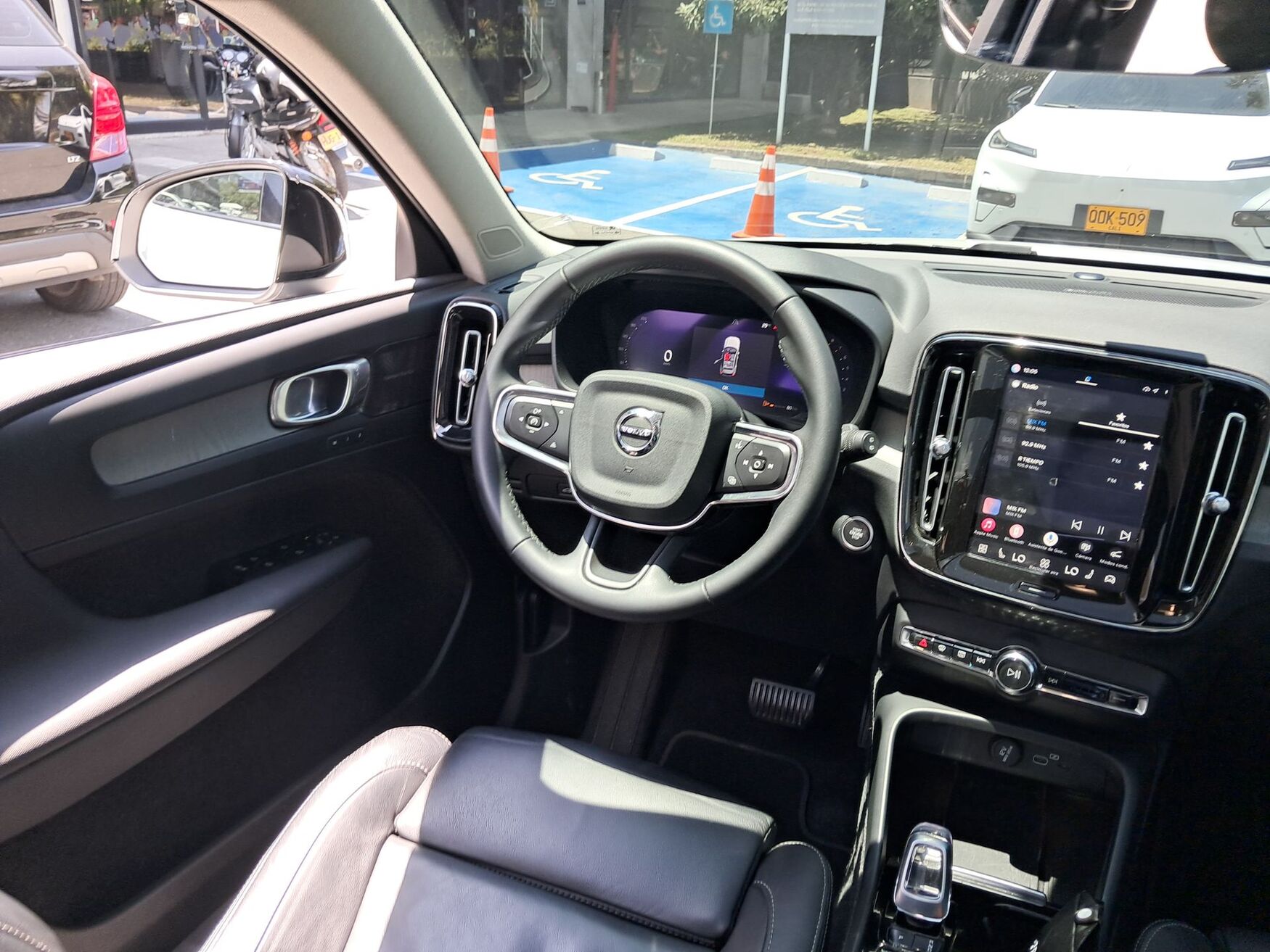 VOLVO XC40 2023