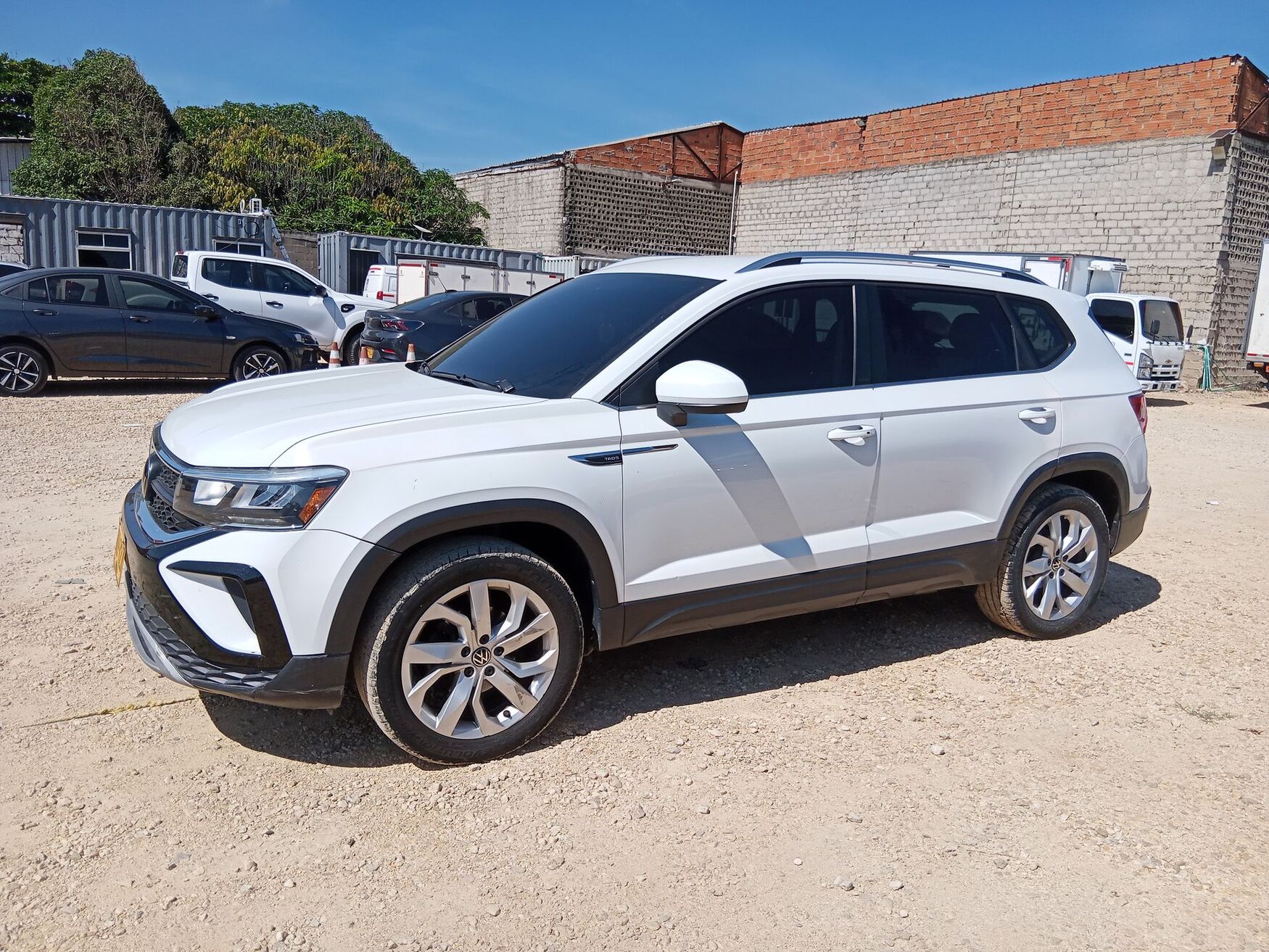 VOLKSWAGEN TAOS 2024