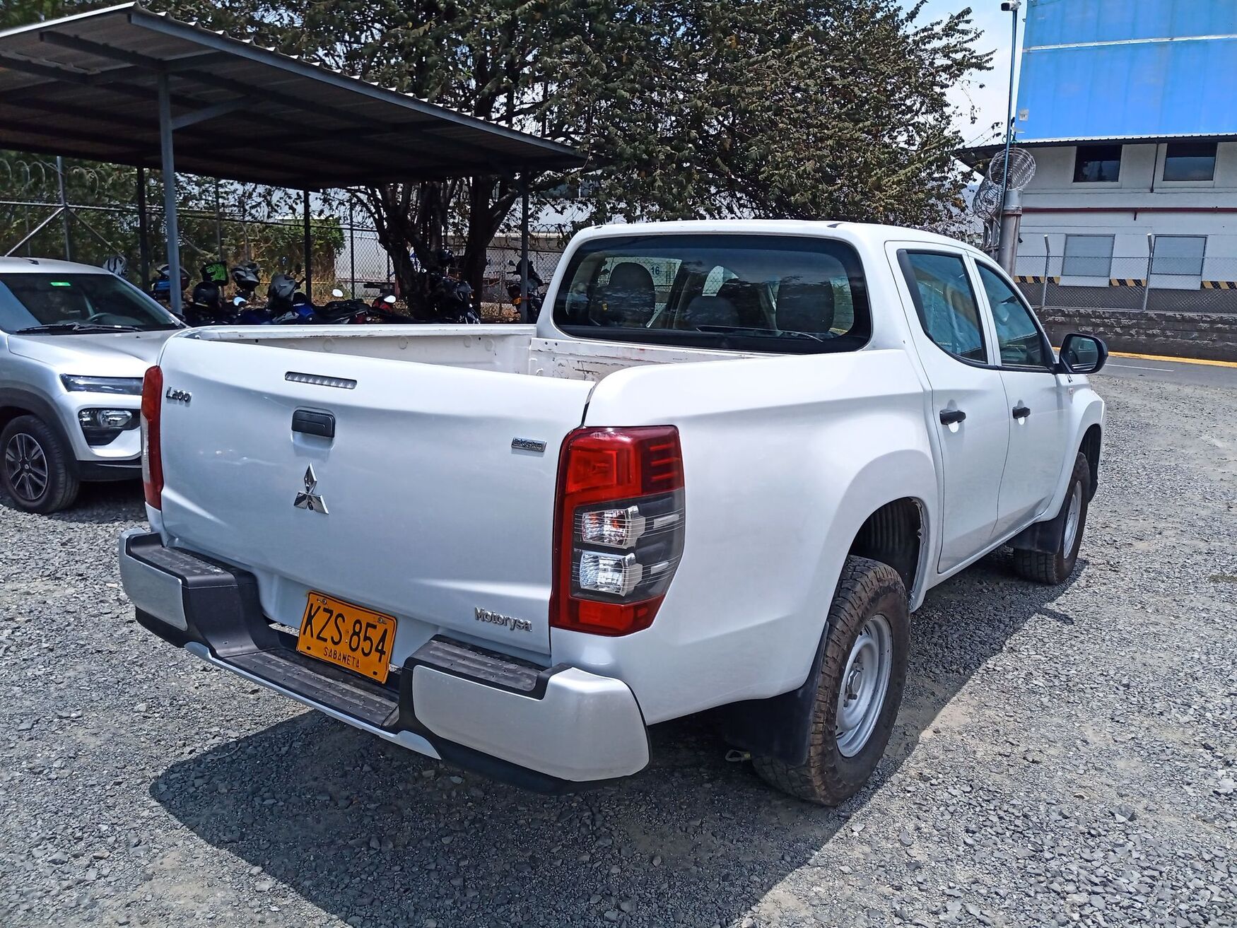 MITSUBISHI L200 2023