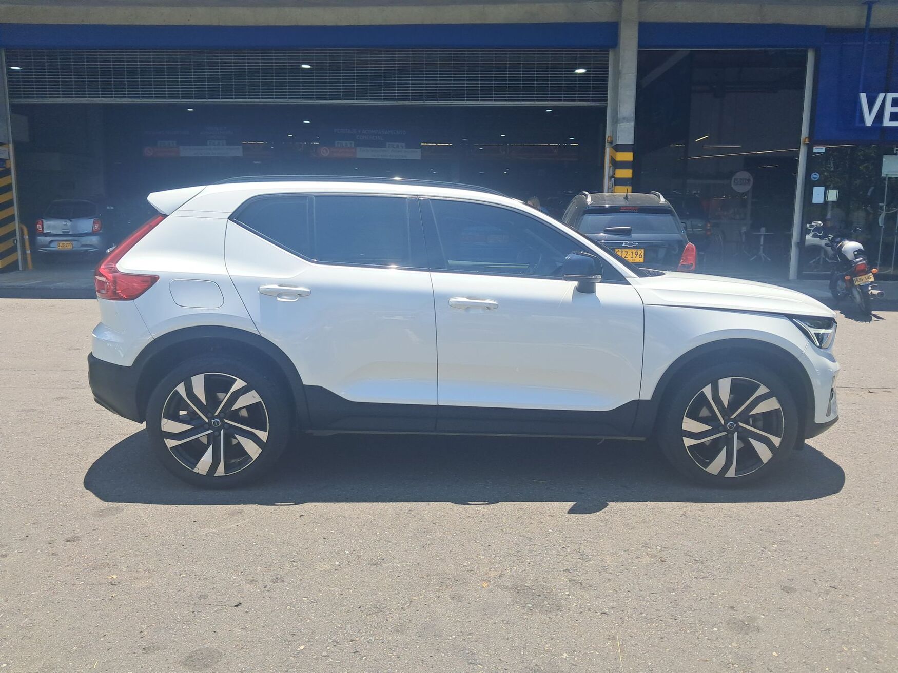 VOLVO XC40 2023
