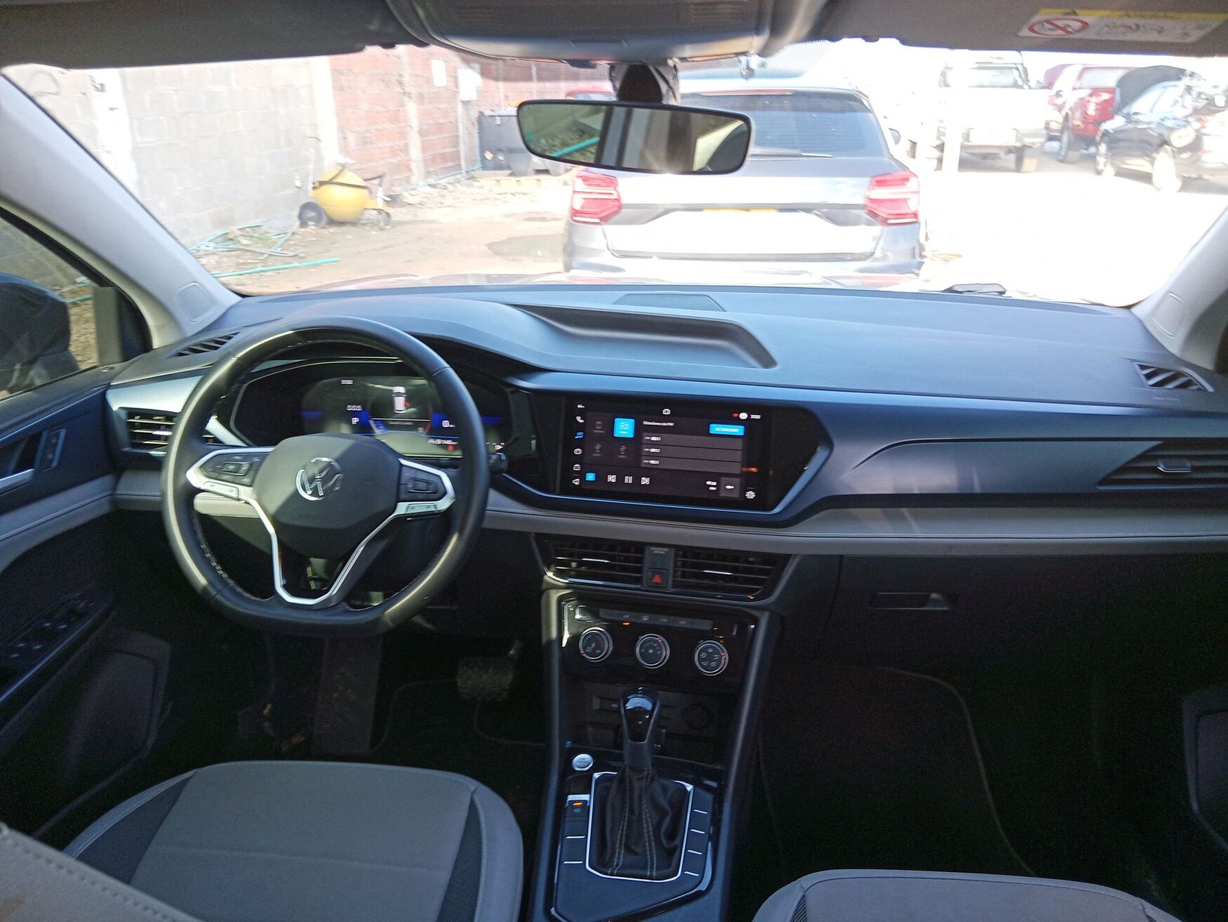 VOLKSWAGEN TAOS 2024