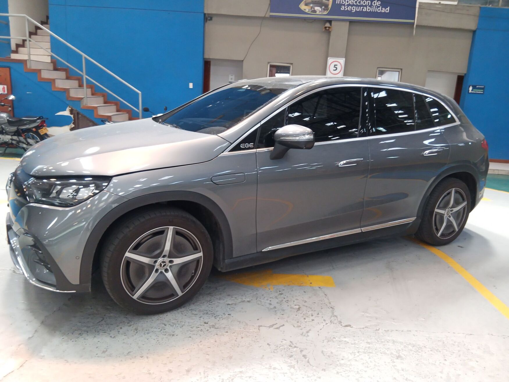 MERCEDES-BENZ EQE 350 2024
