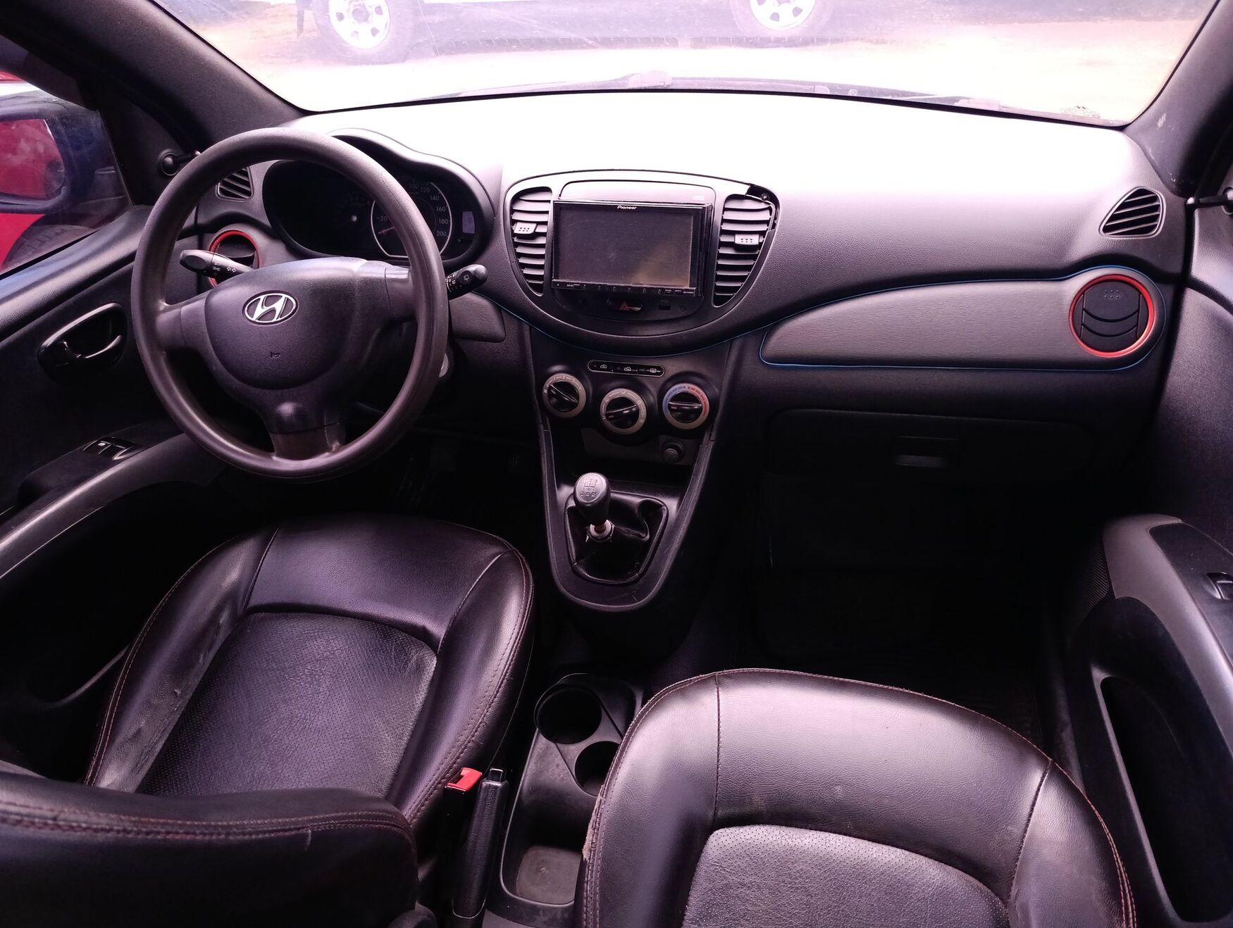 HYUNDAI I101100 2013