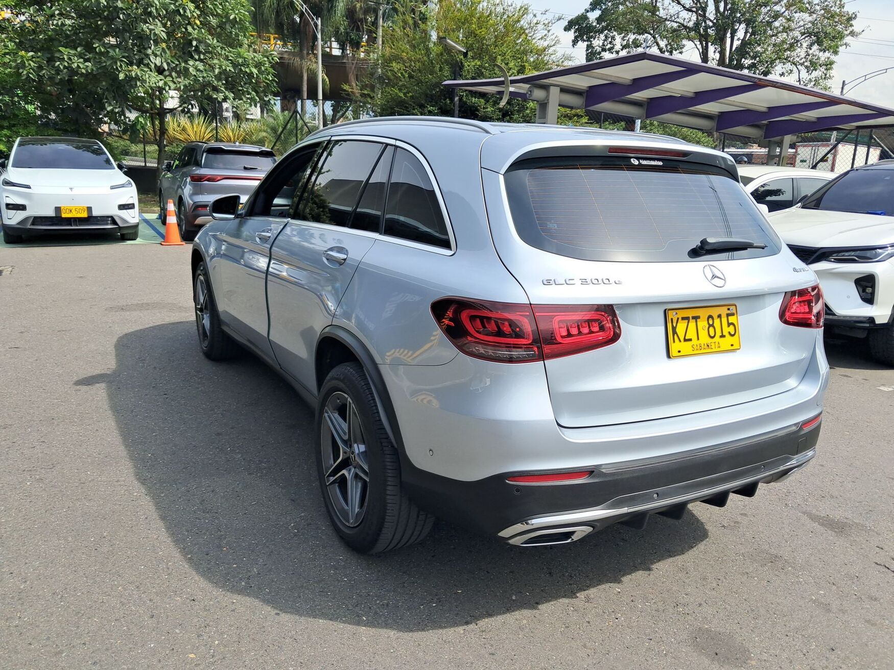 MERCEDES-BENZ GLC300E 2022