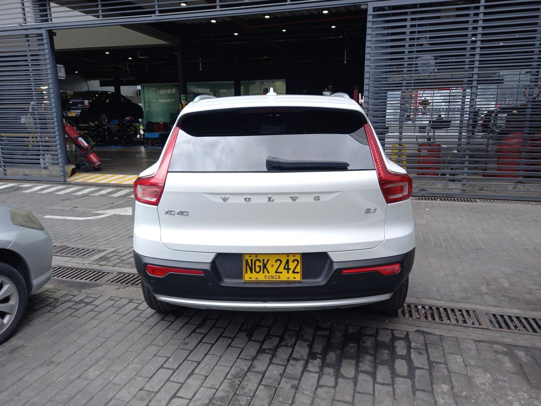 VOLVO XC40 2023