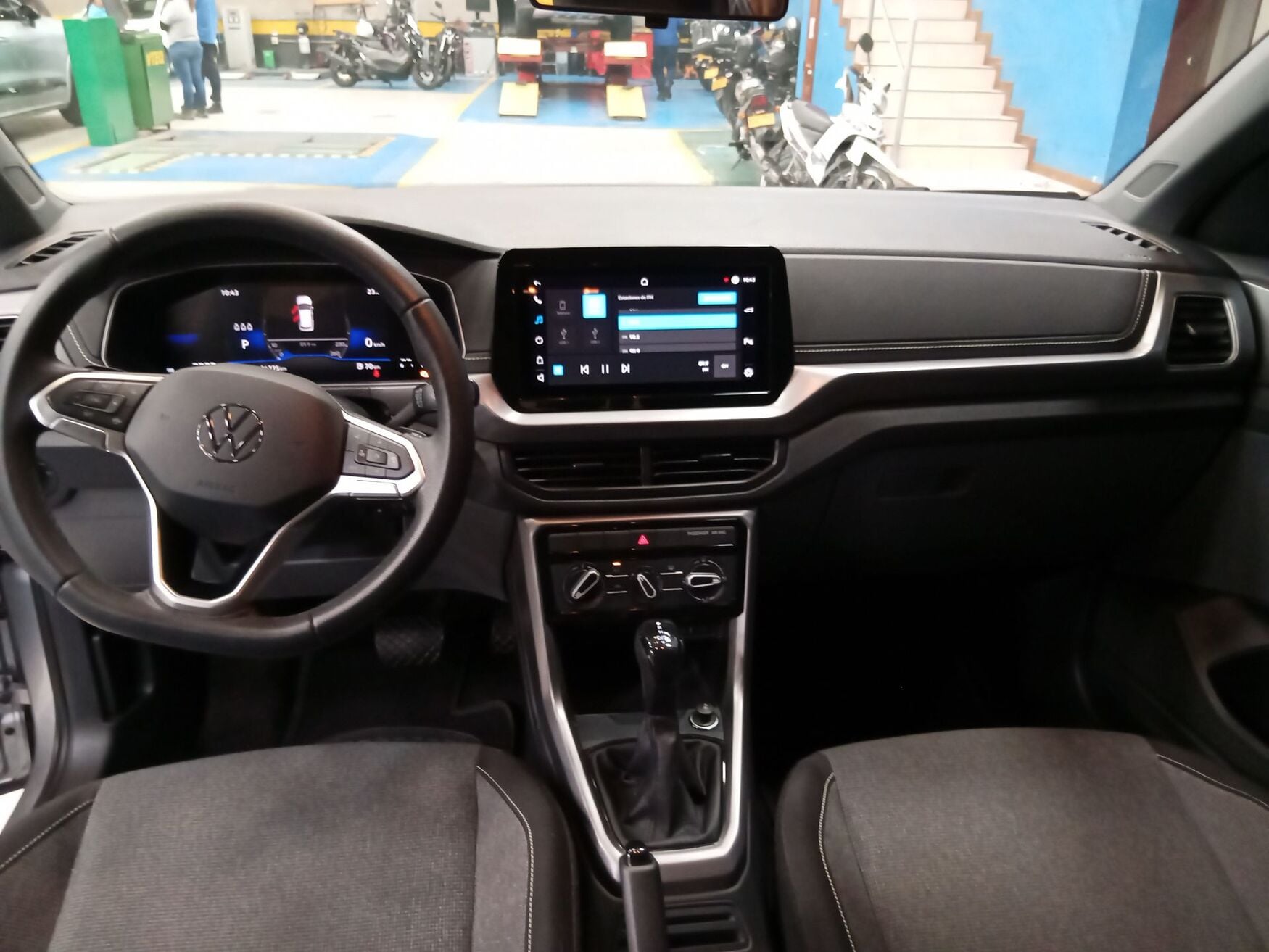 VOLKSWAGEN T-CROSS 2025