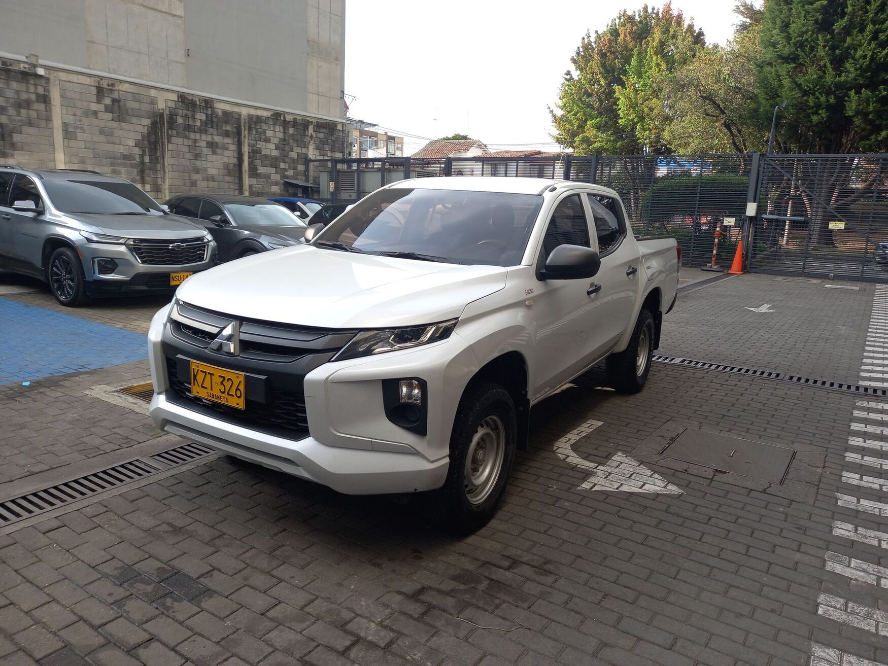 MITSUBISHI L200 2023
