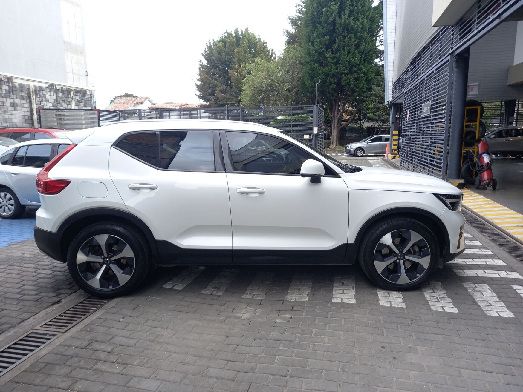 VOLVO XC40 2023