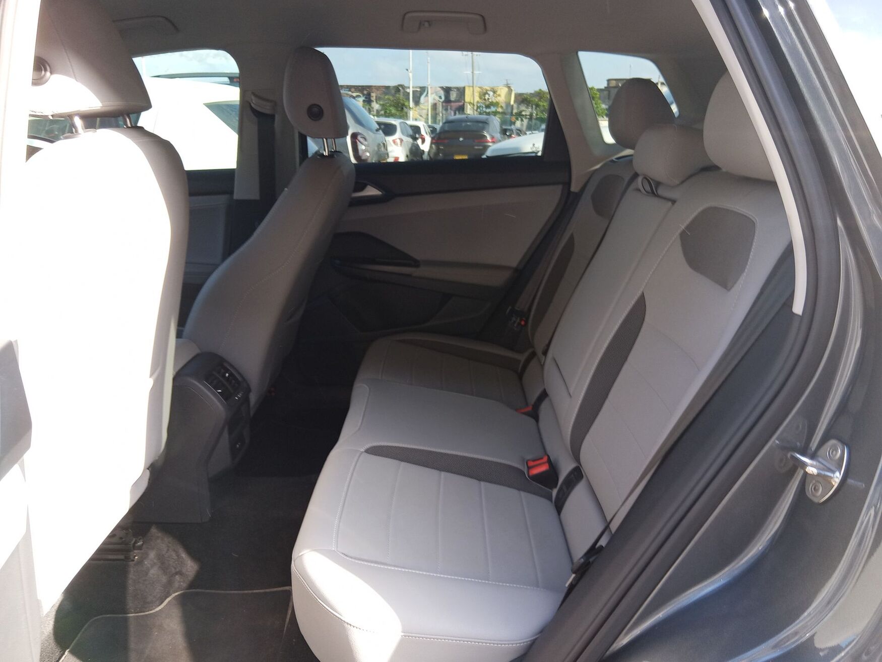 VOLKSWAGEN TAOS 2024