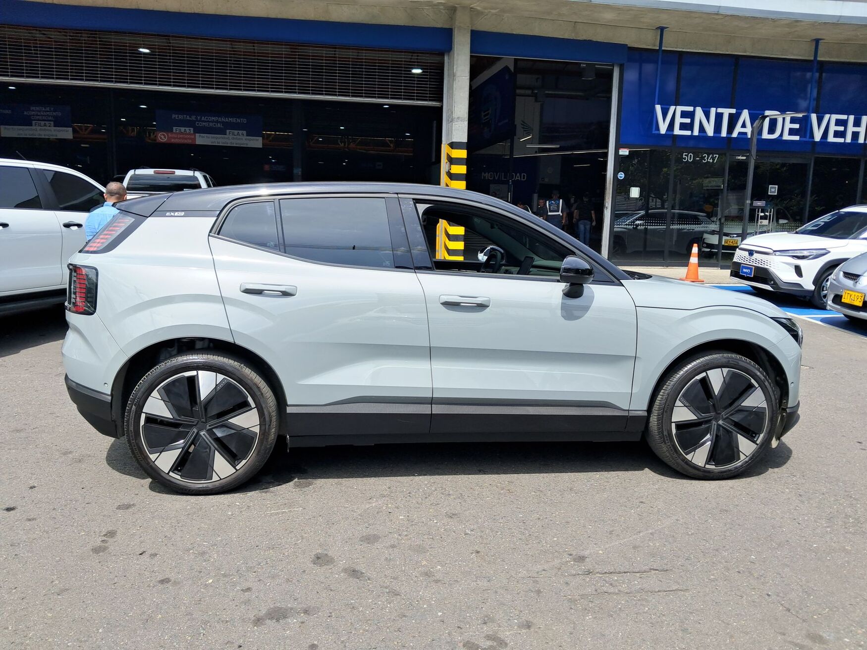 VOLVO XC30 2024