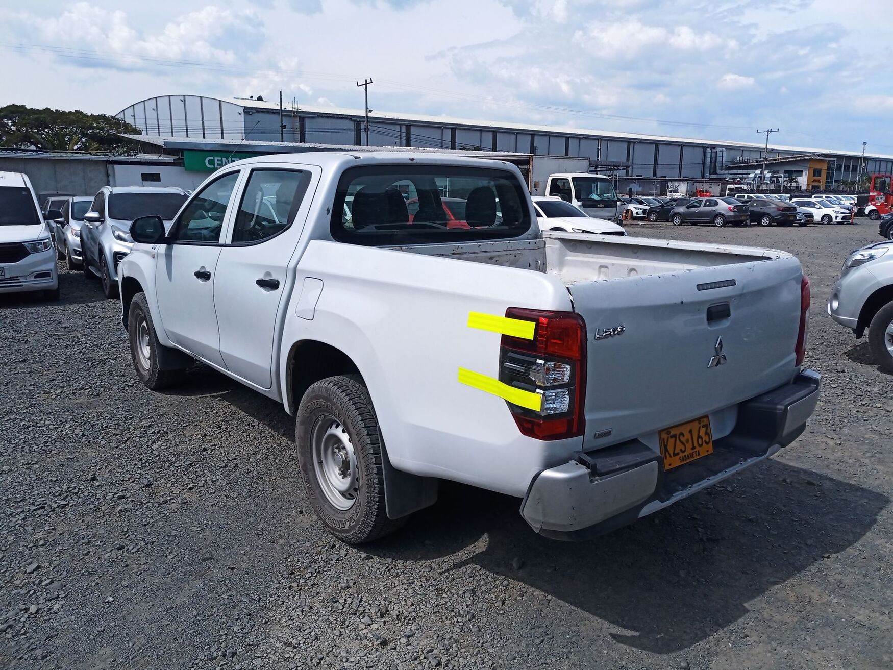 MITSUBISHI L200 2023