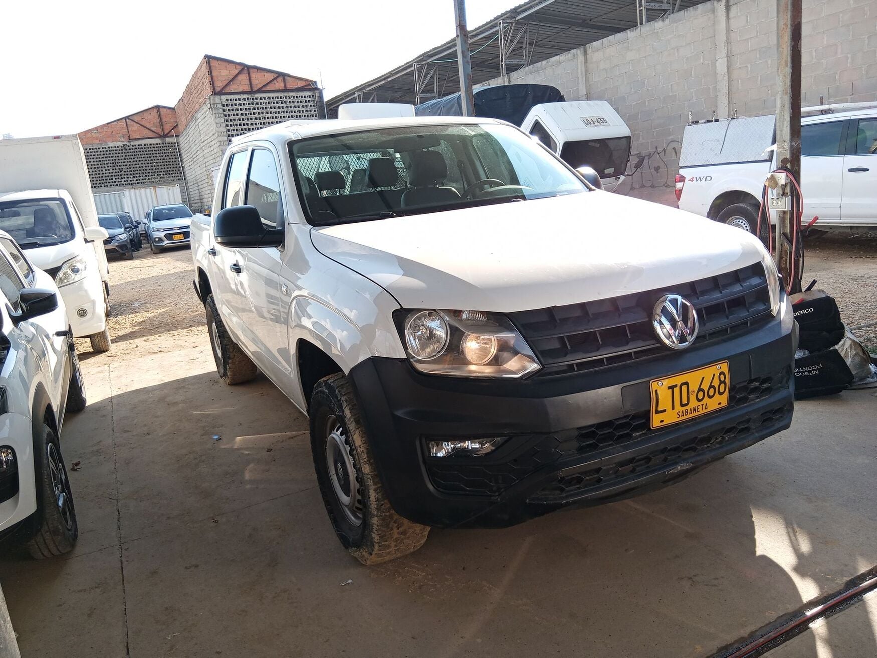 VOLKSWAGEN AMAROK 2023