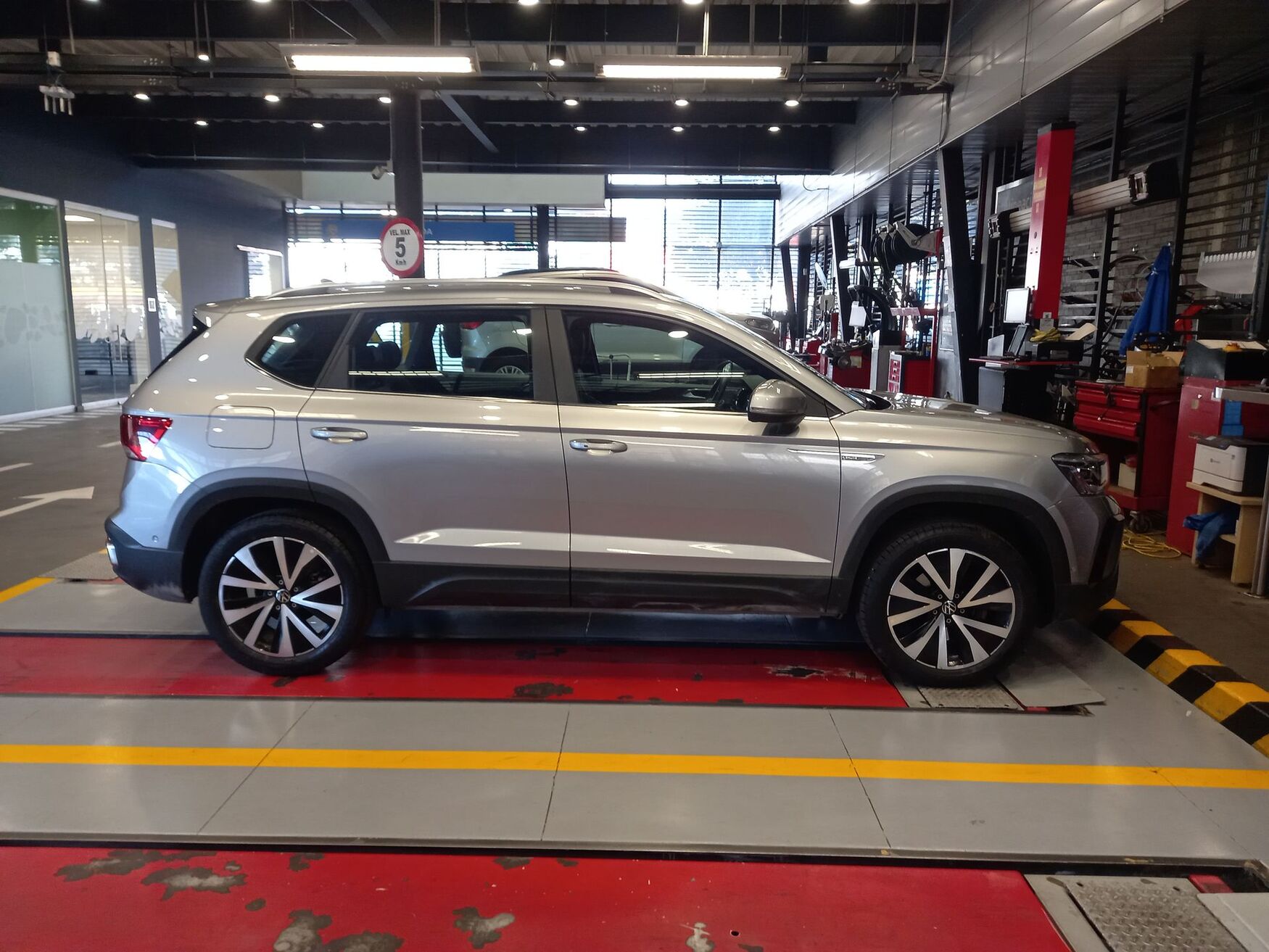VOLKSWAGEN TAOS 2023