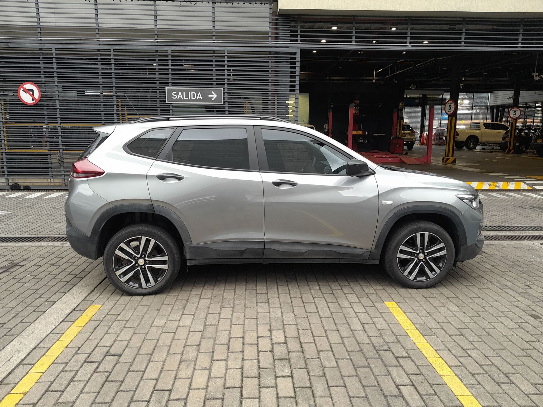 CHEVROLET TRACKER 2025