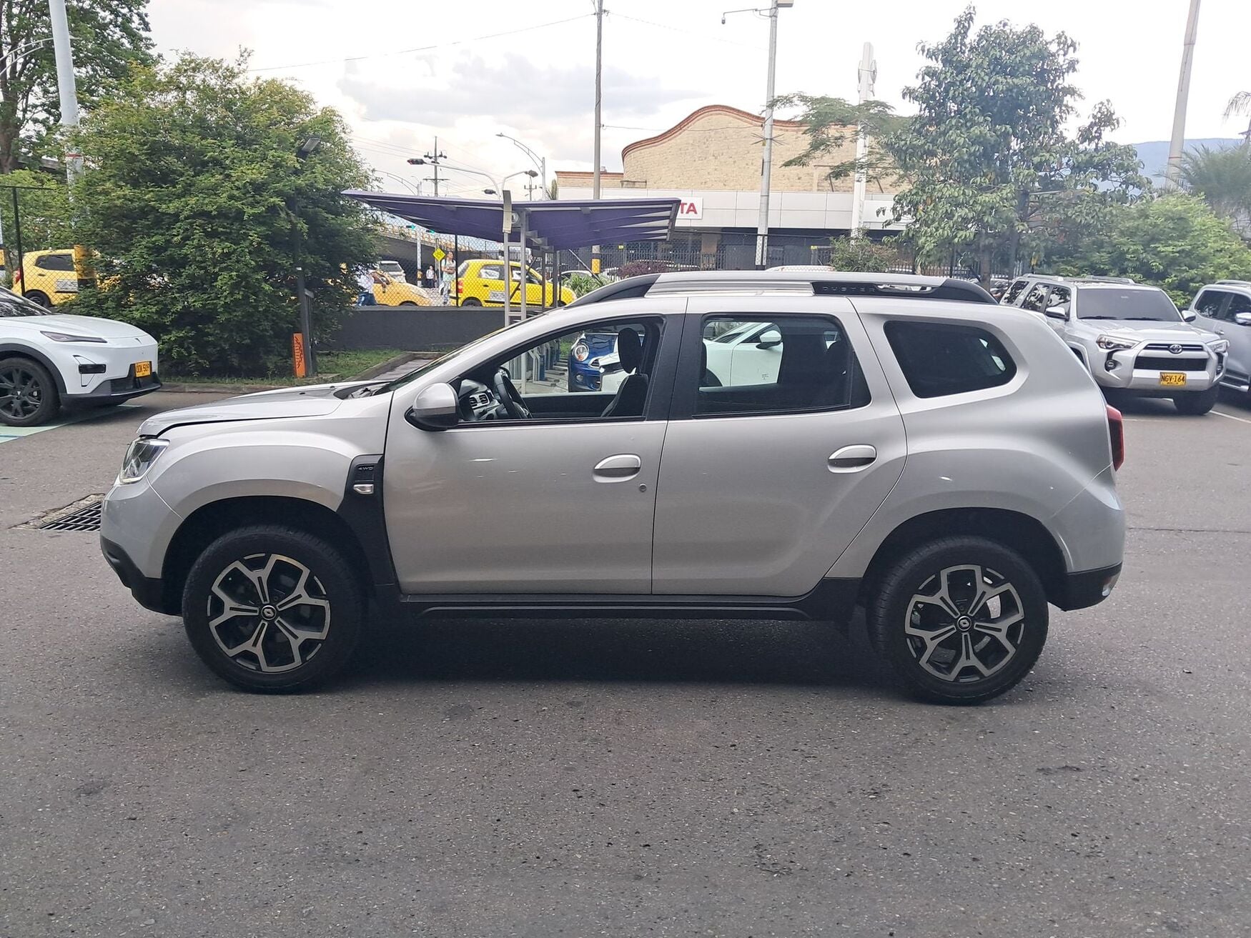 RENAULT DUSTER 2023