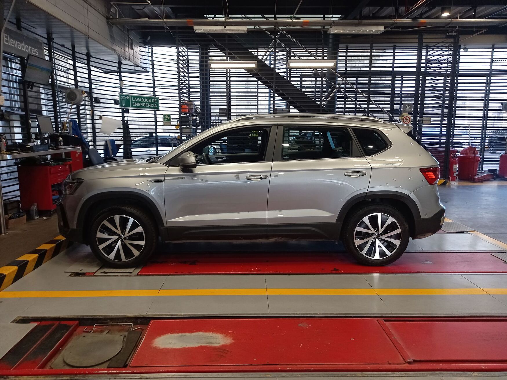 VOLKSWAGEN TAOS 2023