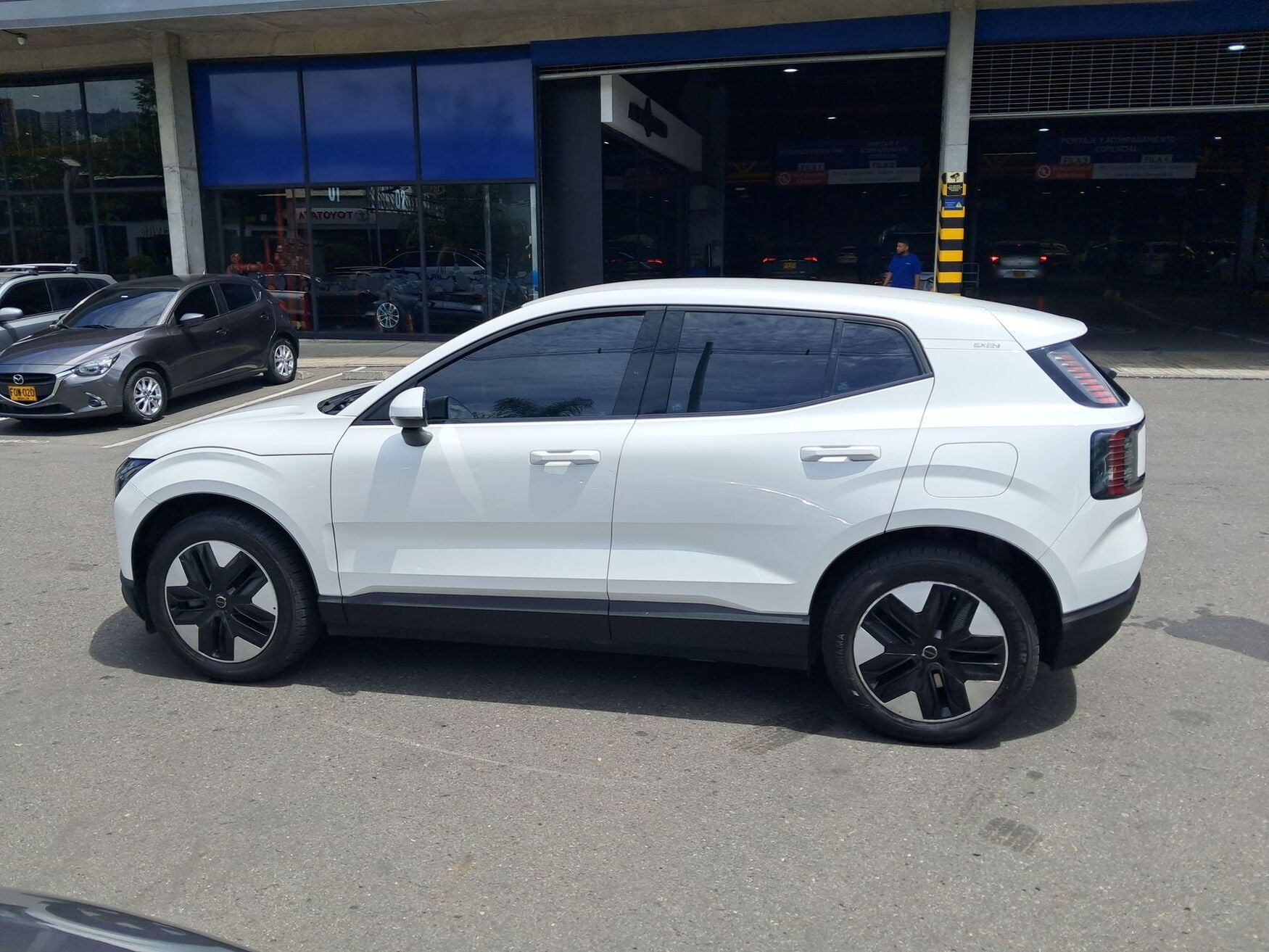 VOLVO XC30 2024