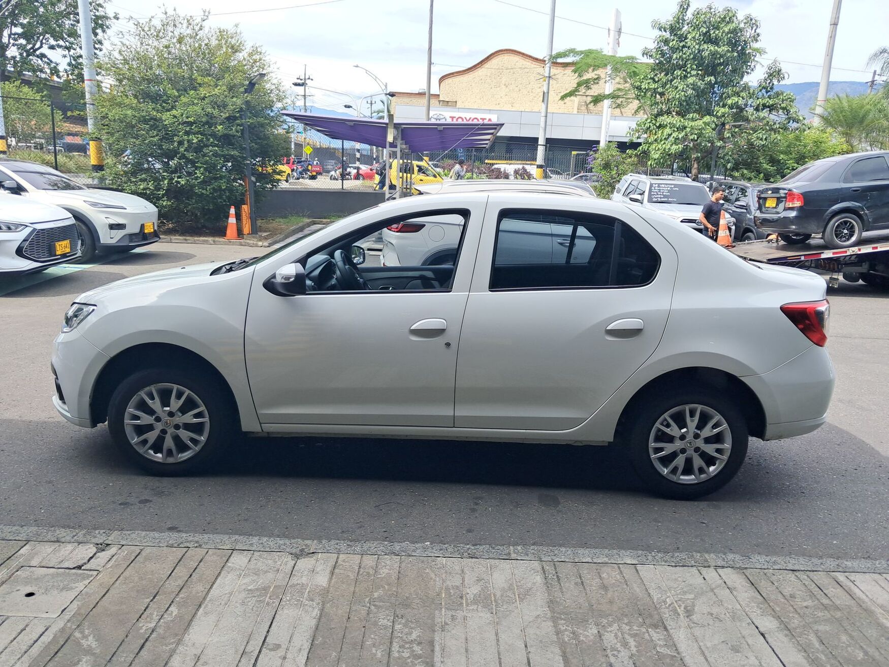 RENAULT LOGAN 2026