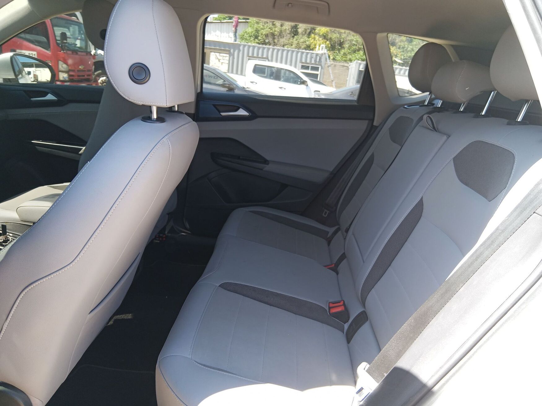 VOLKSWAGEN TAOS 2024