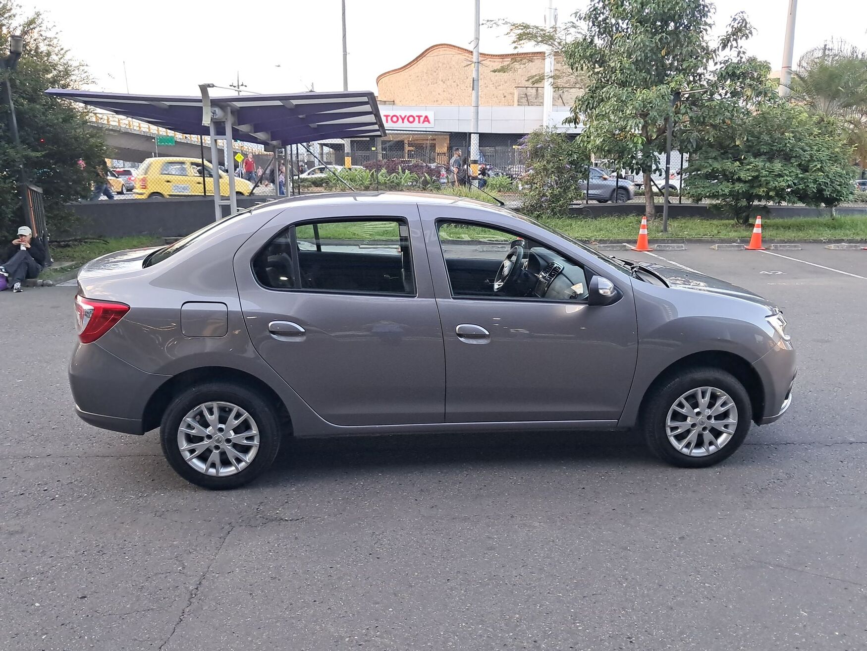 RENAULT LOGAN 2026