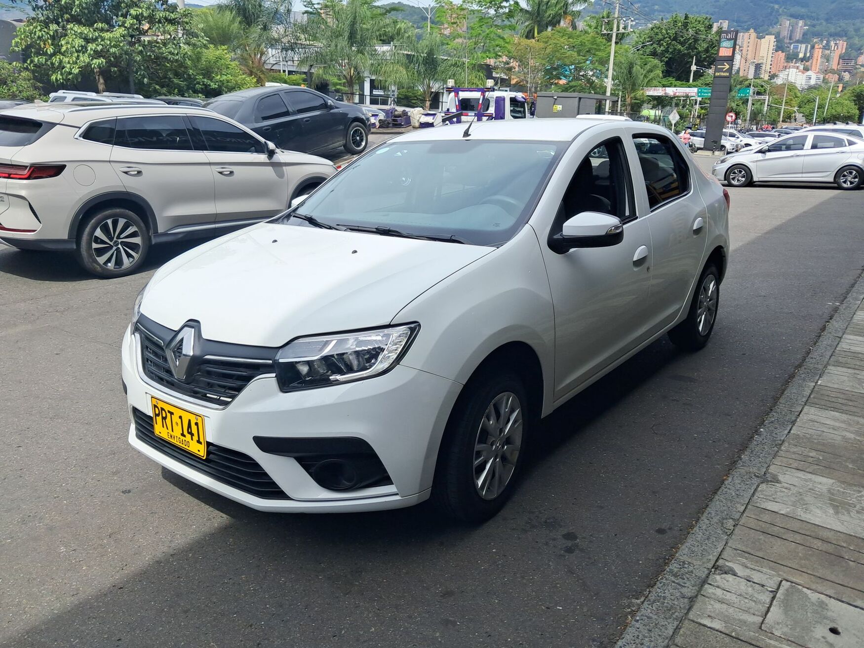 RENAULT LOGAN 2026