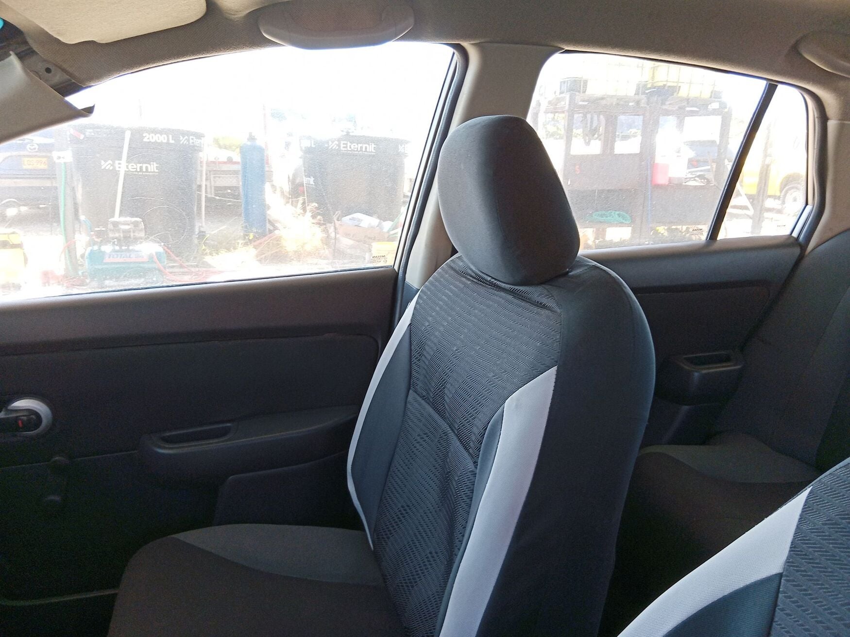 NISSAN TIIDA 2010