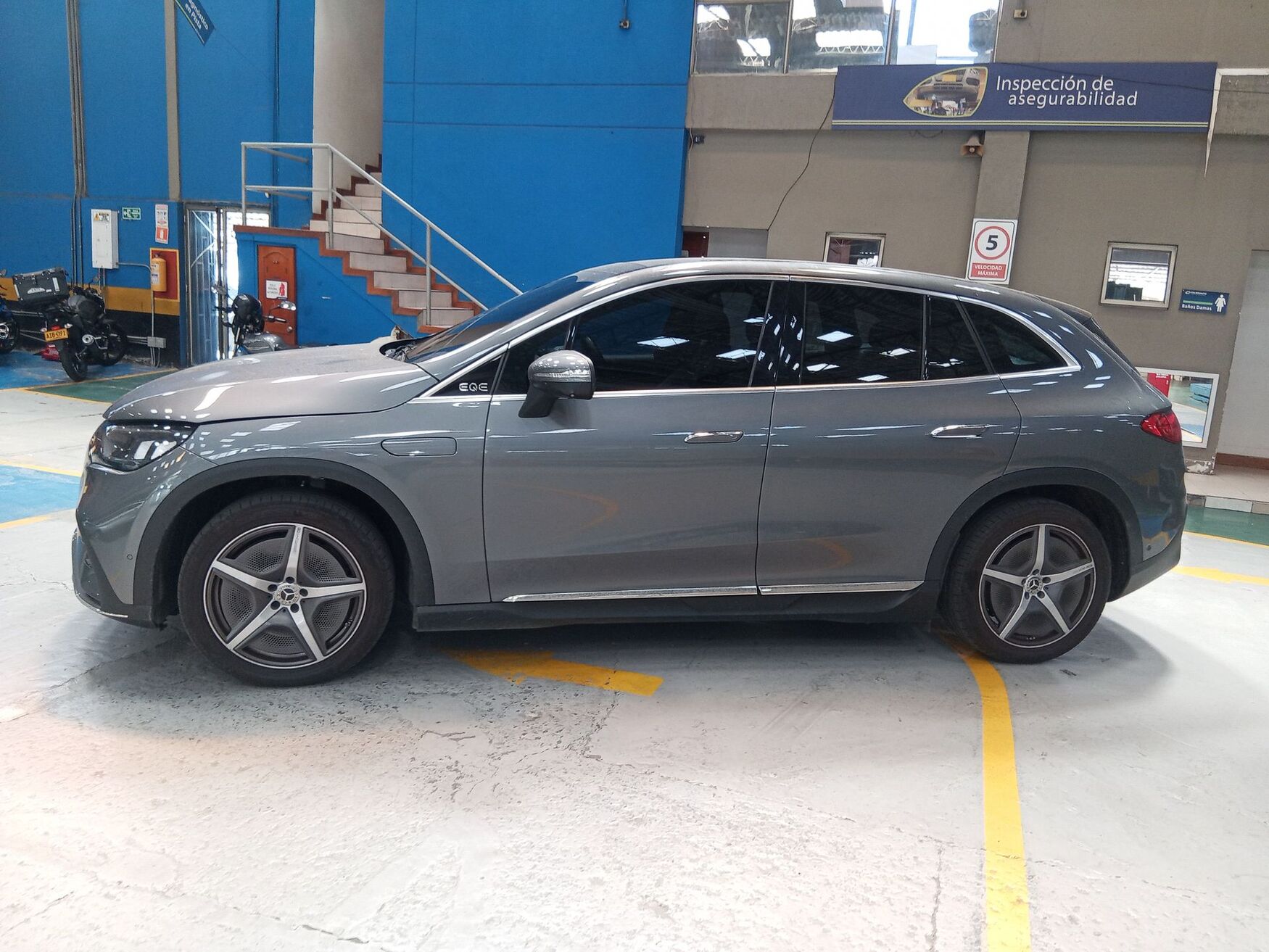 MERCEDES-BENZ EQE 350 2024