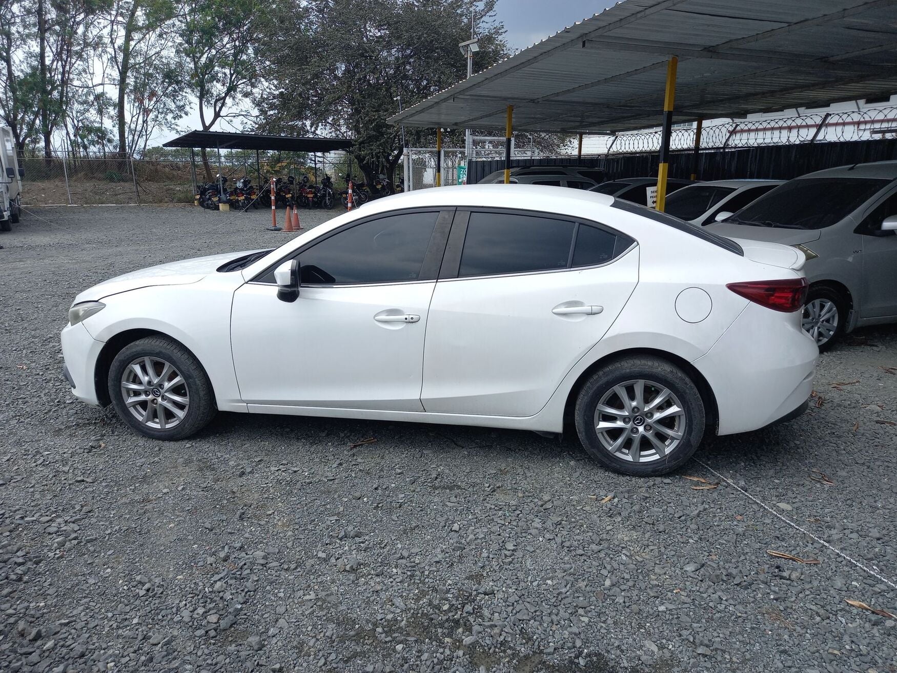 MAZDA 3 2016