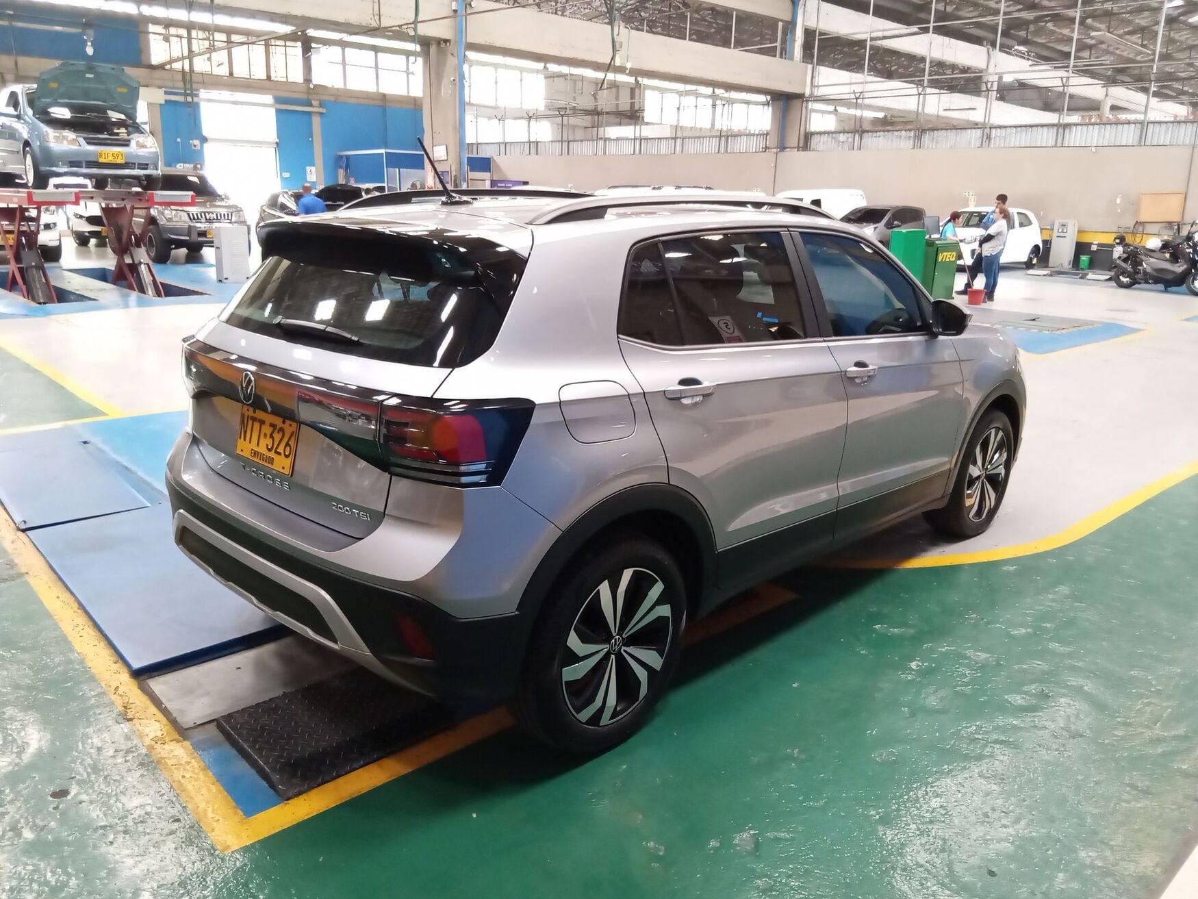 VOLKSWAGEN T-CROSS 2025