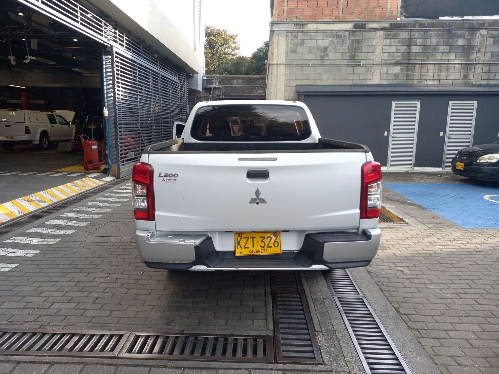 MITSUBISHI L200 2023