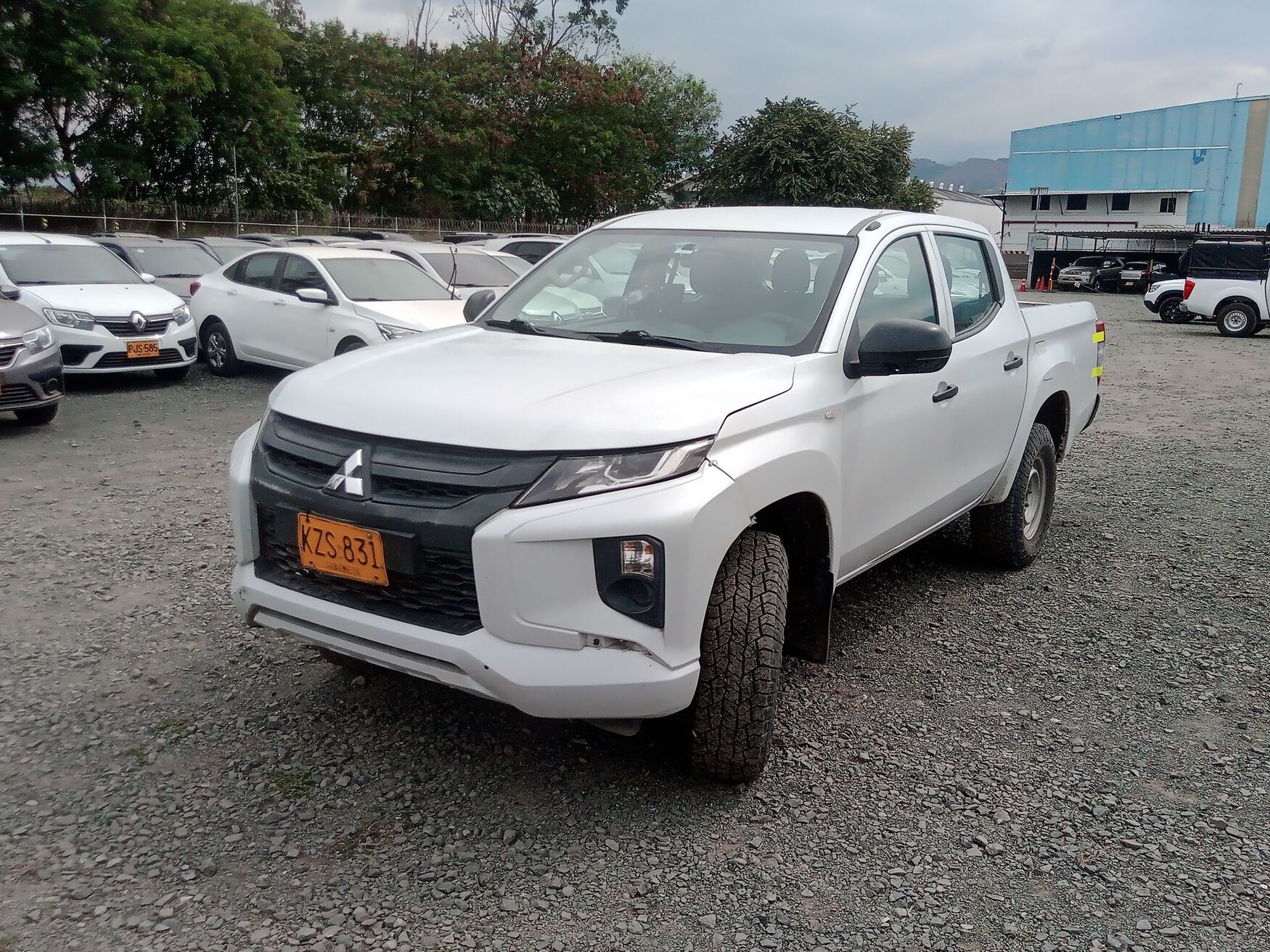 MITSUBISHI L200 2023