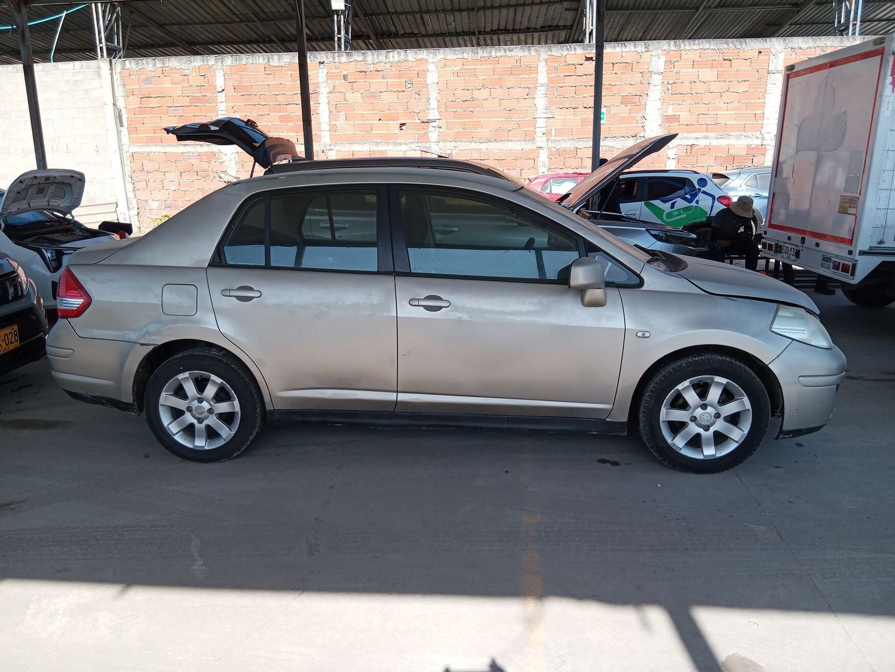 NISSAN TIIDA 2010