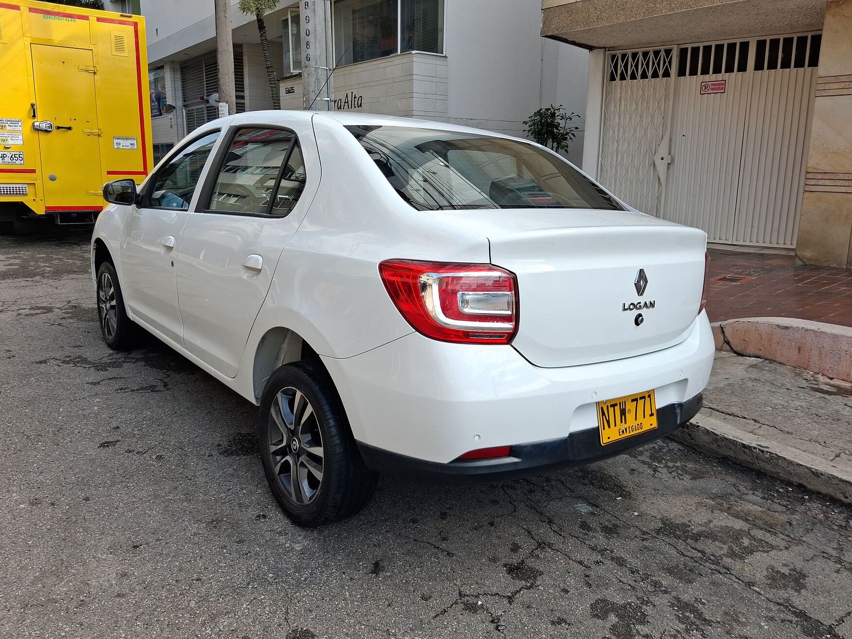 RENAULT LOGAN 2024