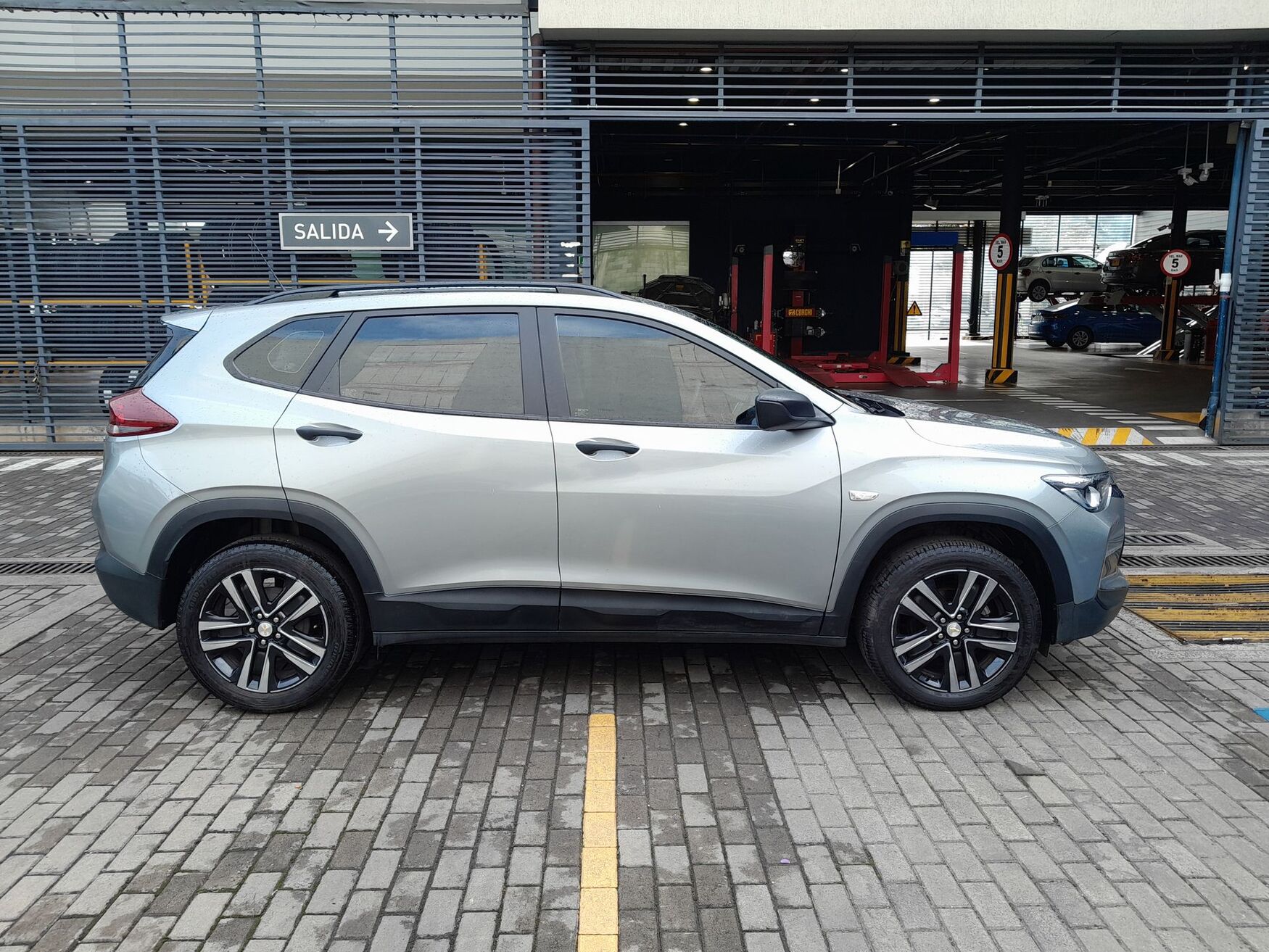 CHEVROLET TRACKER 2025