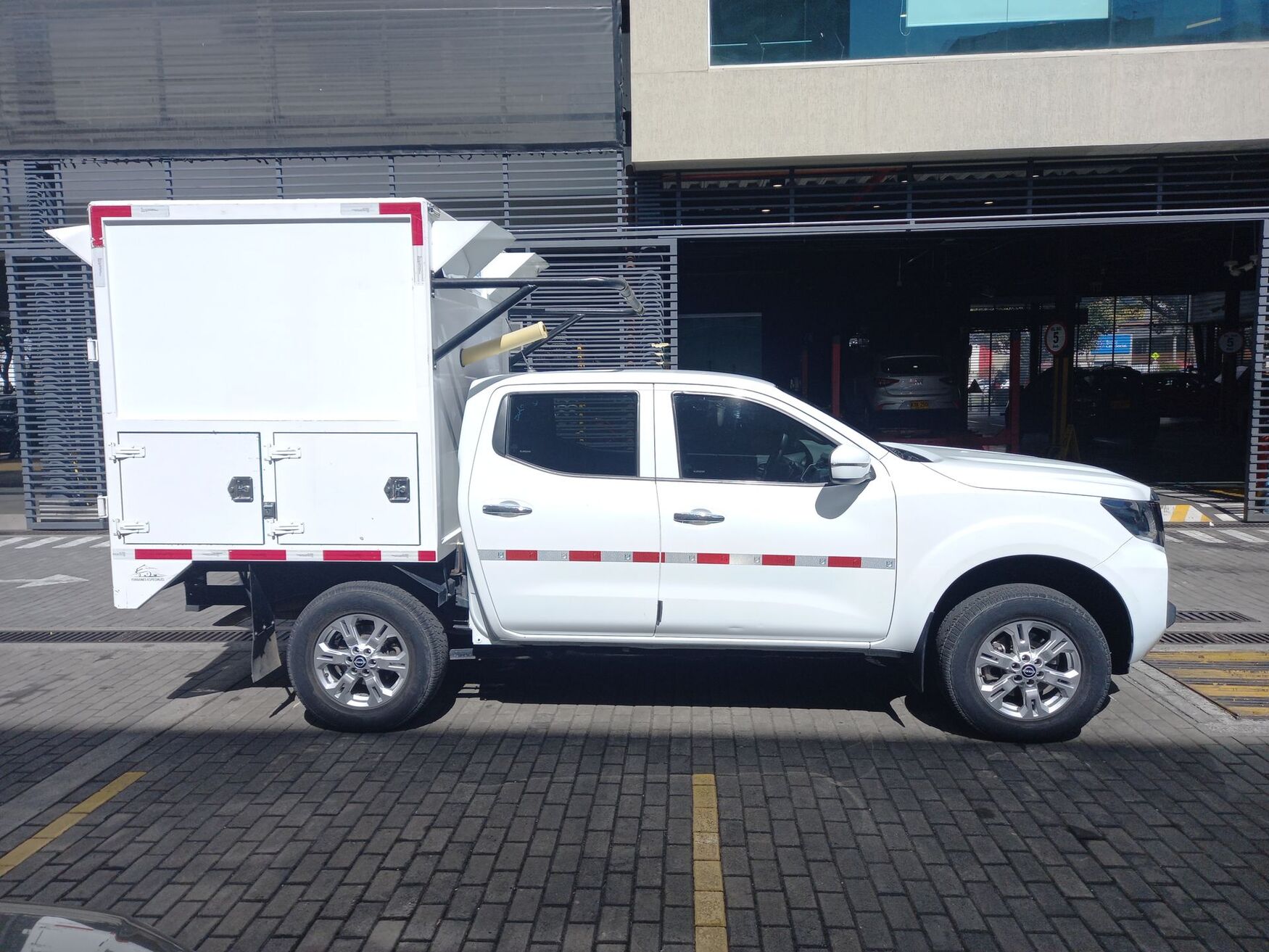 NISSAN FRONTIER 2025
