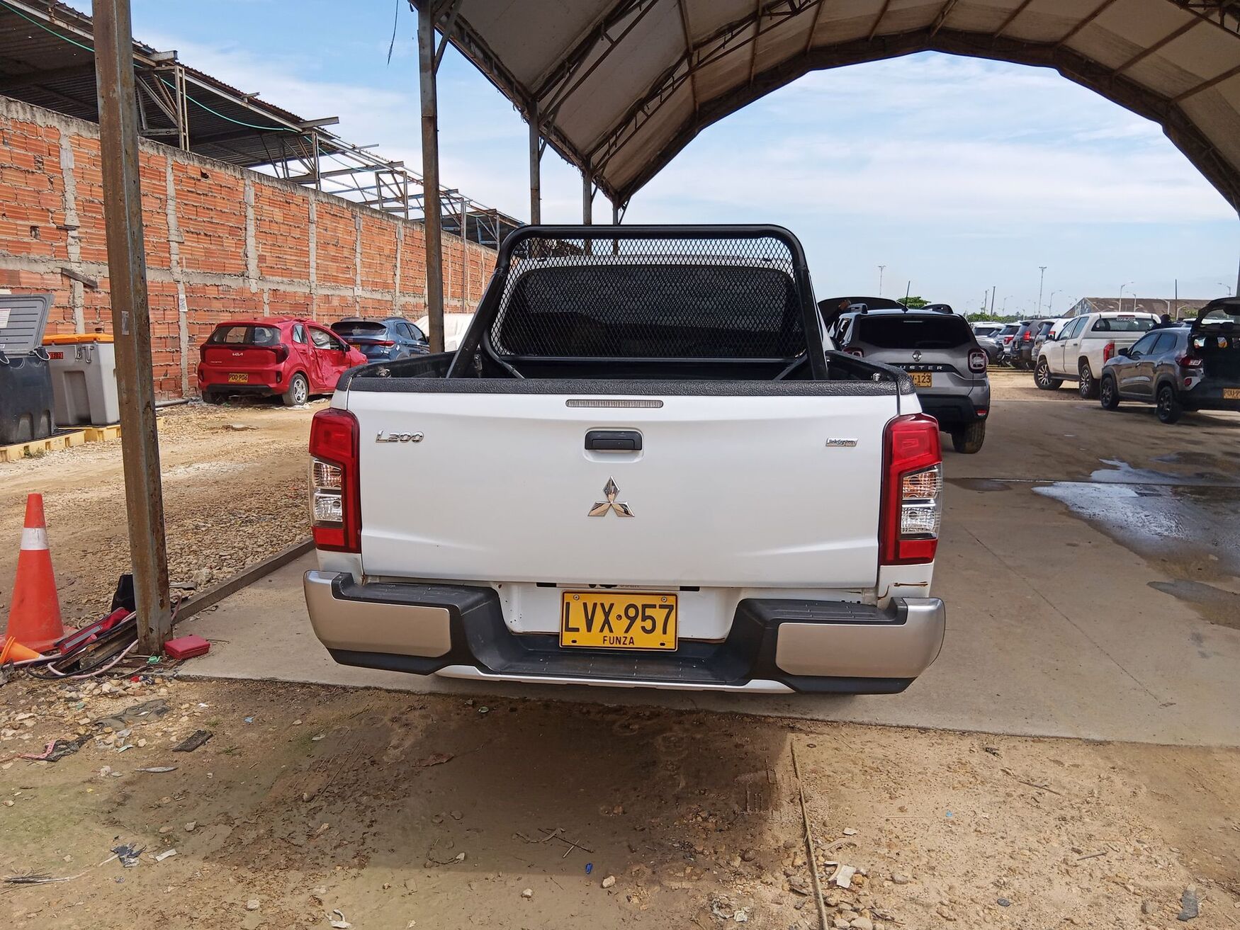 MITSUBISHI L200 2023