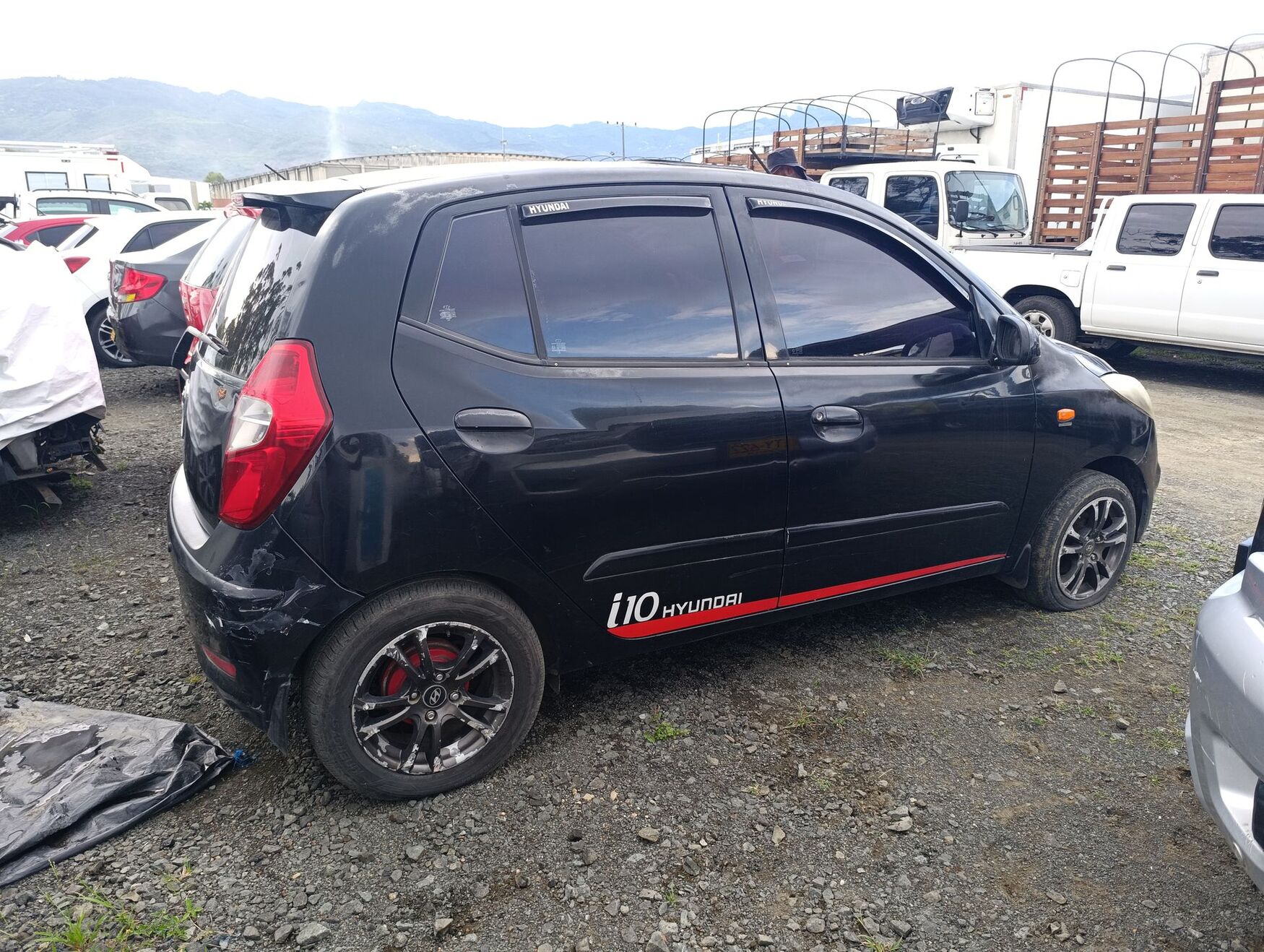 HYUNDAI I101100 2013