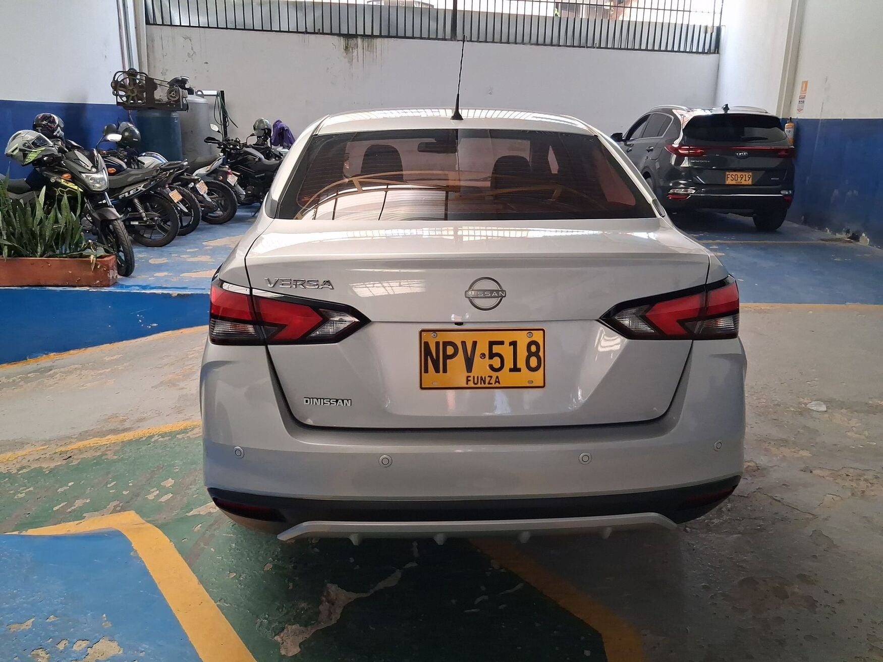 NISSAN VERSA 2025