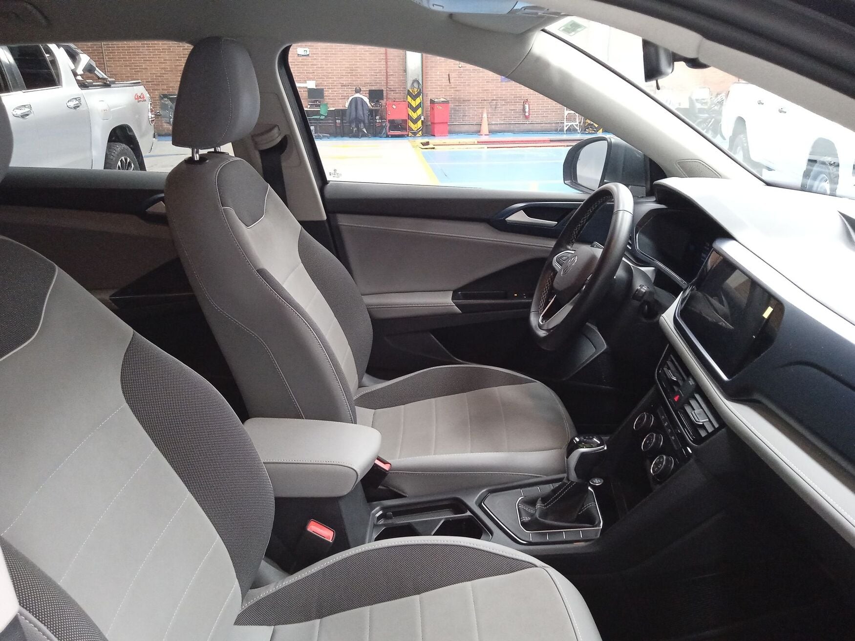 VOLKSWAGEN TAOS 2024