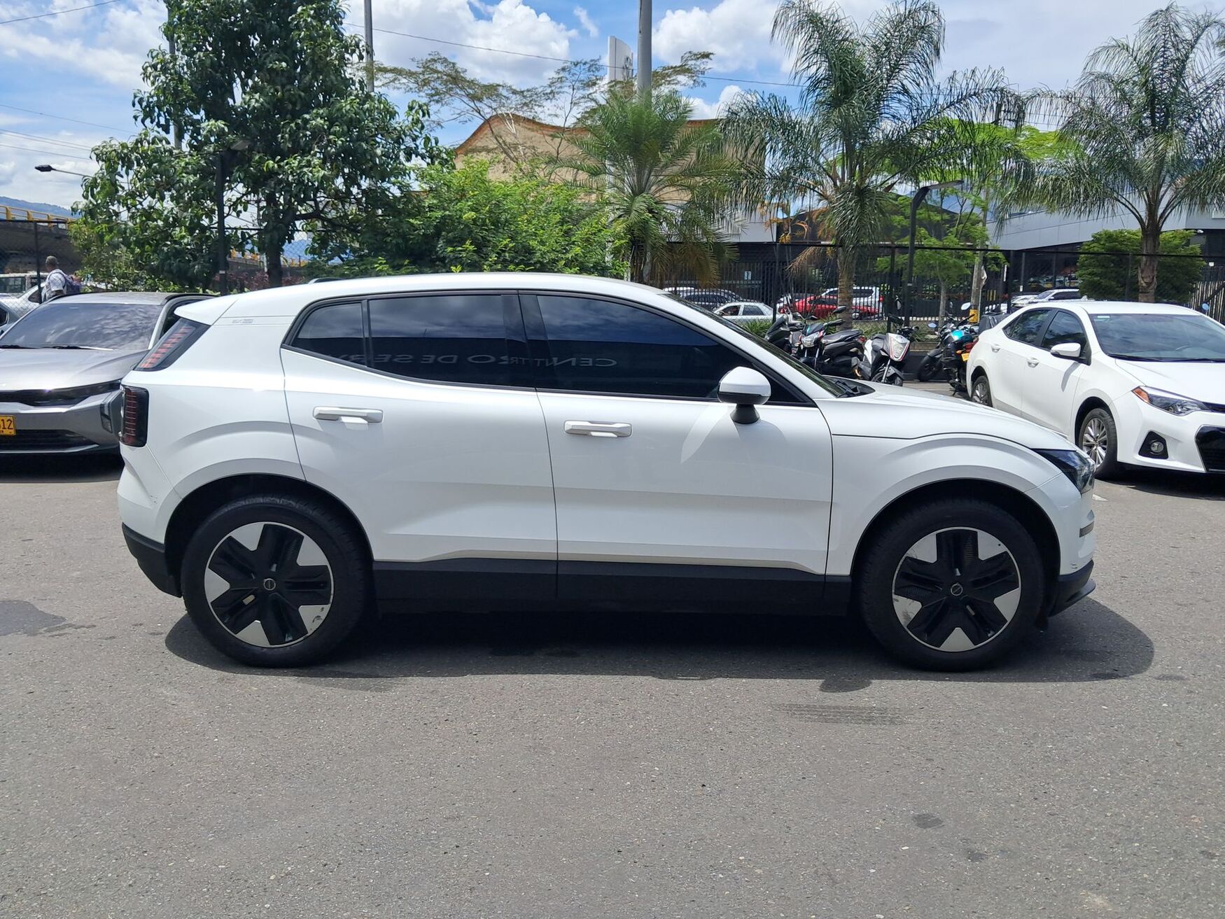 VOLVO XC30 2024