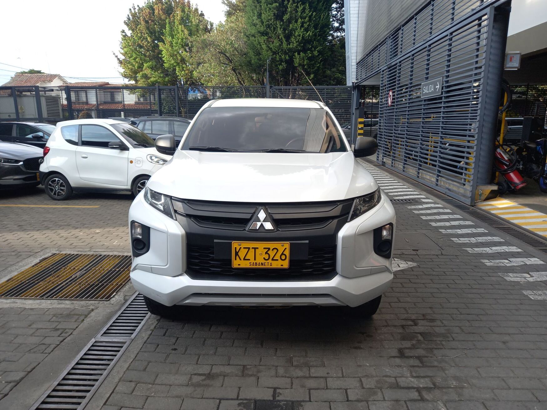 MITSUBISHI L200 2023