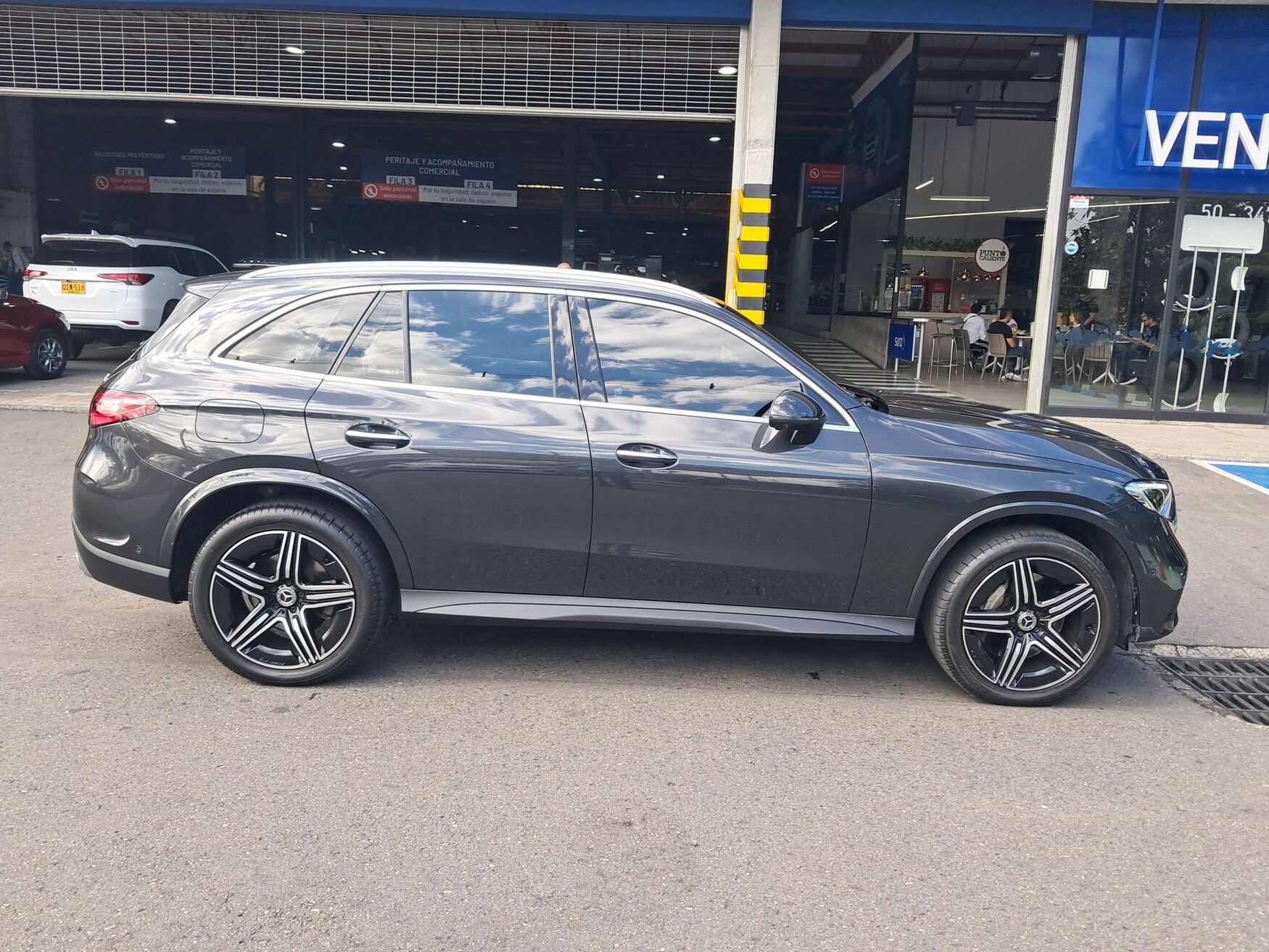 MERCEDES-BENZ GLC300 2025