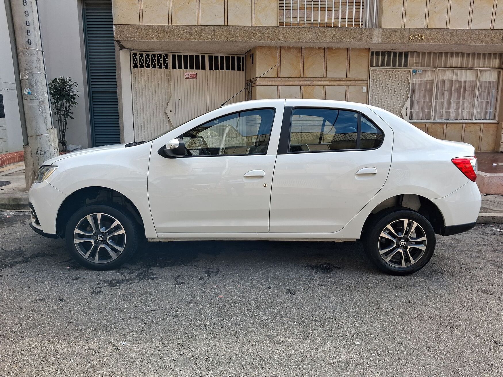 RENAULT LOGAN 2024