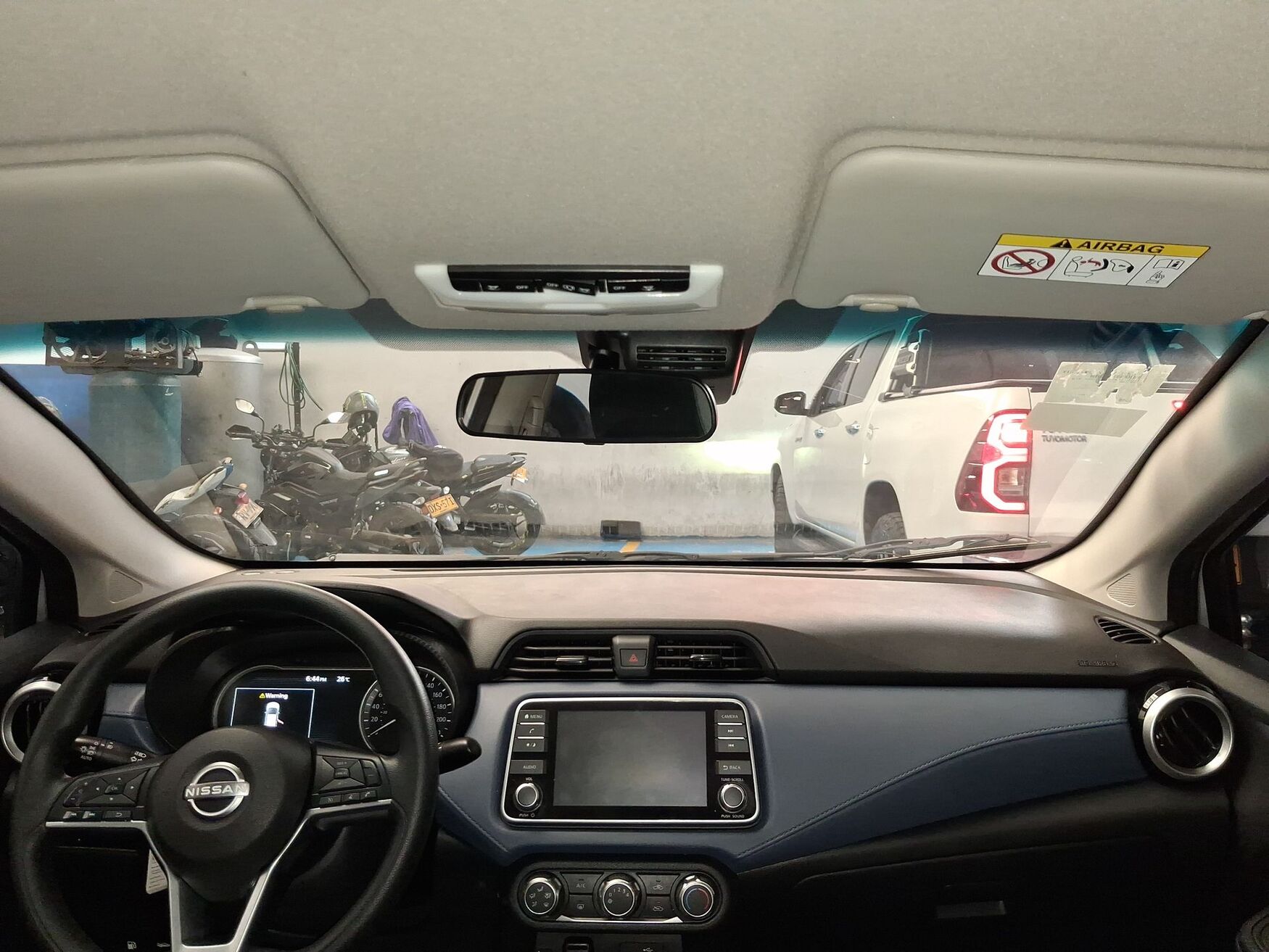 NISSAN VERSA 2025