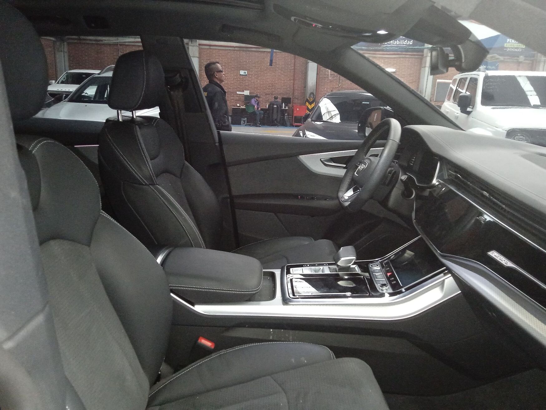 AUDI Q8 2025