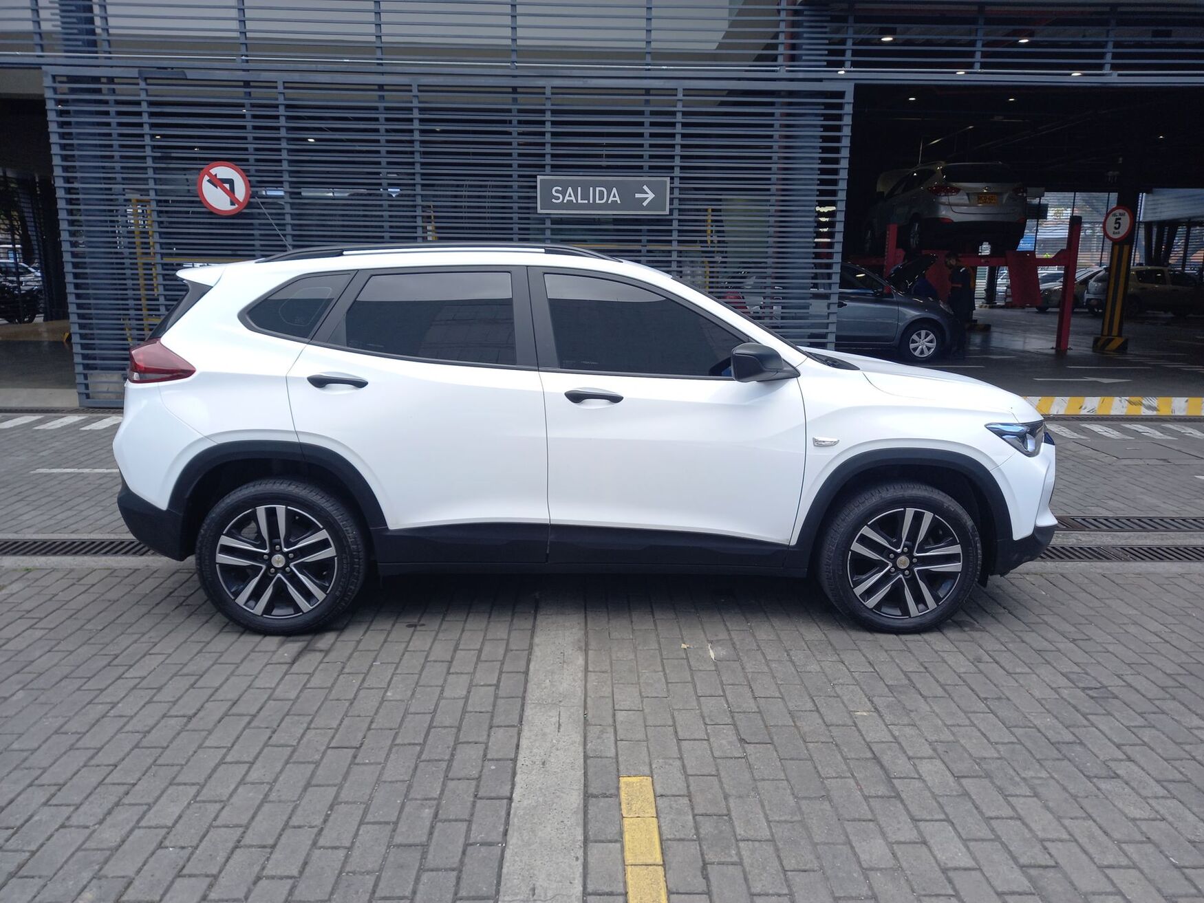 CHEVROLET TRACKER 2025