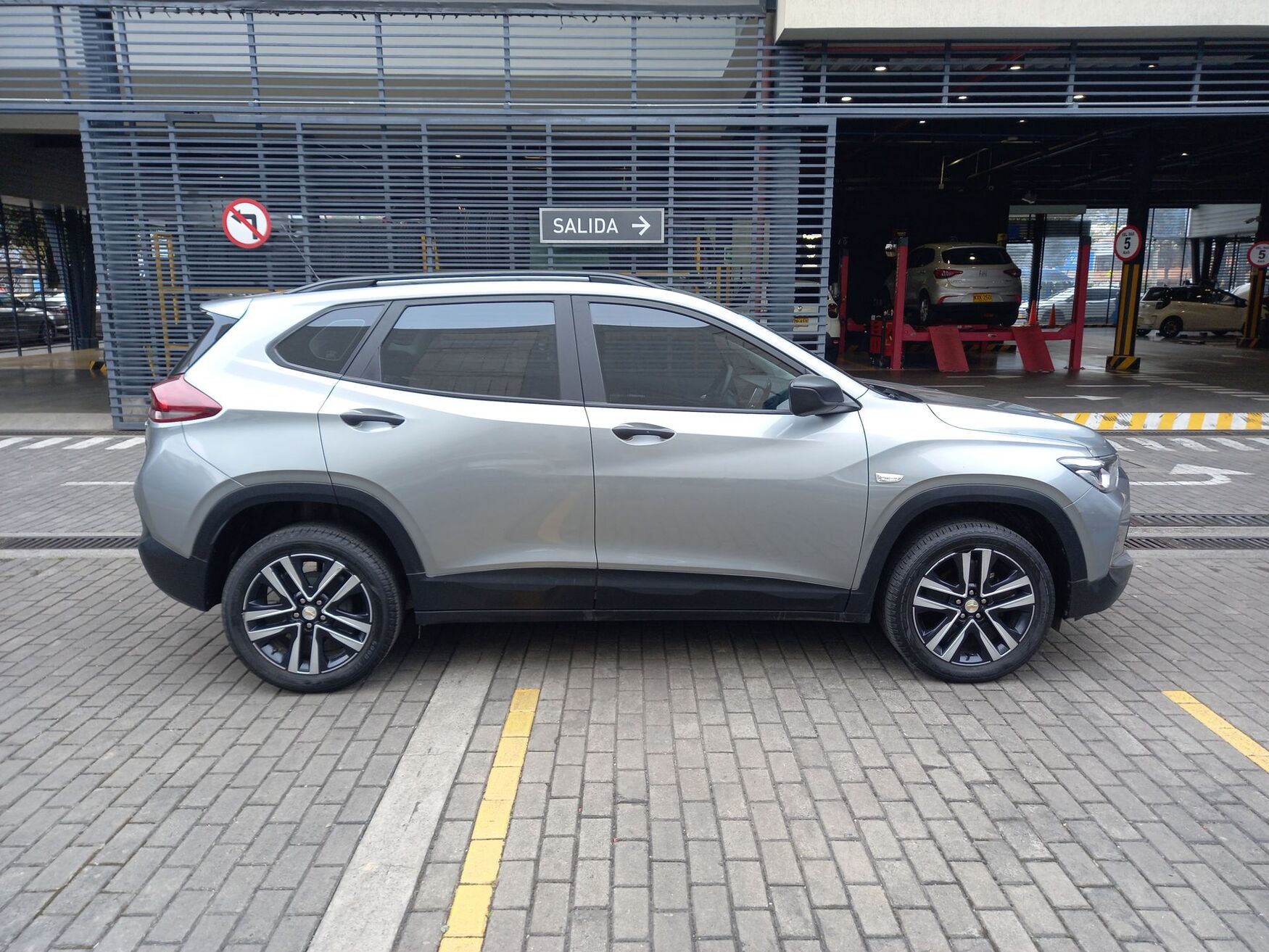 CHEVROLET TRACKER 2025